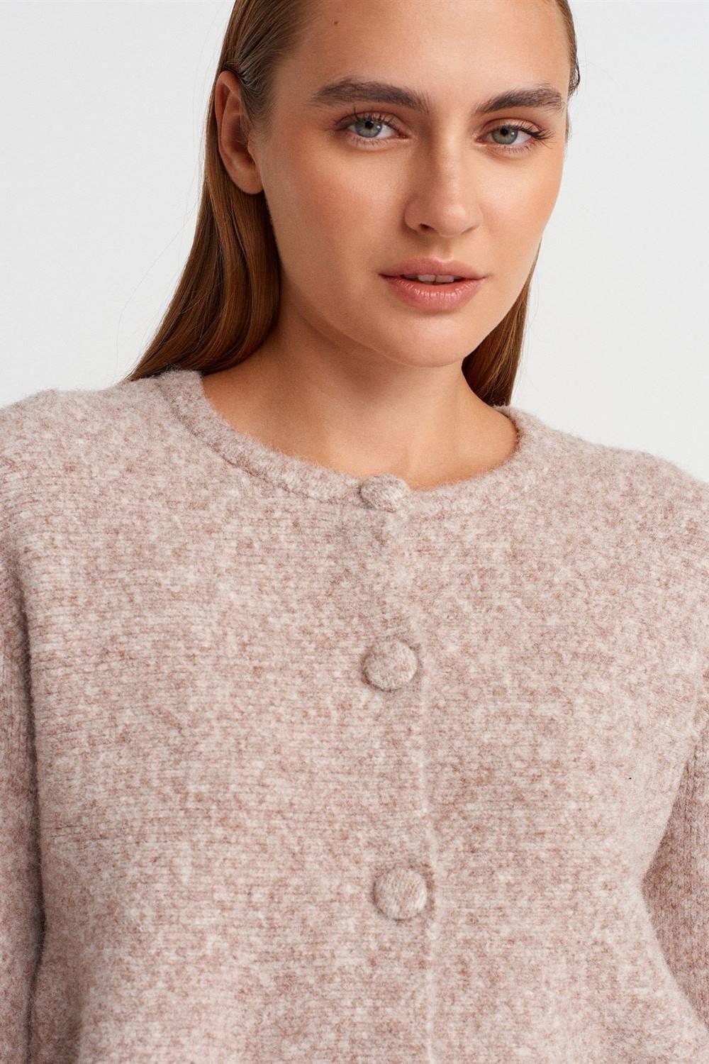 Yumuşak Dokulu Peplum Düğmeli Triko Hırka DL60985