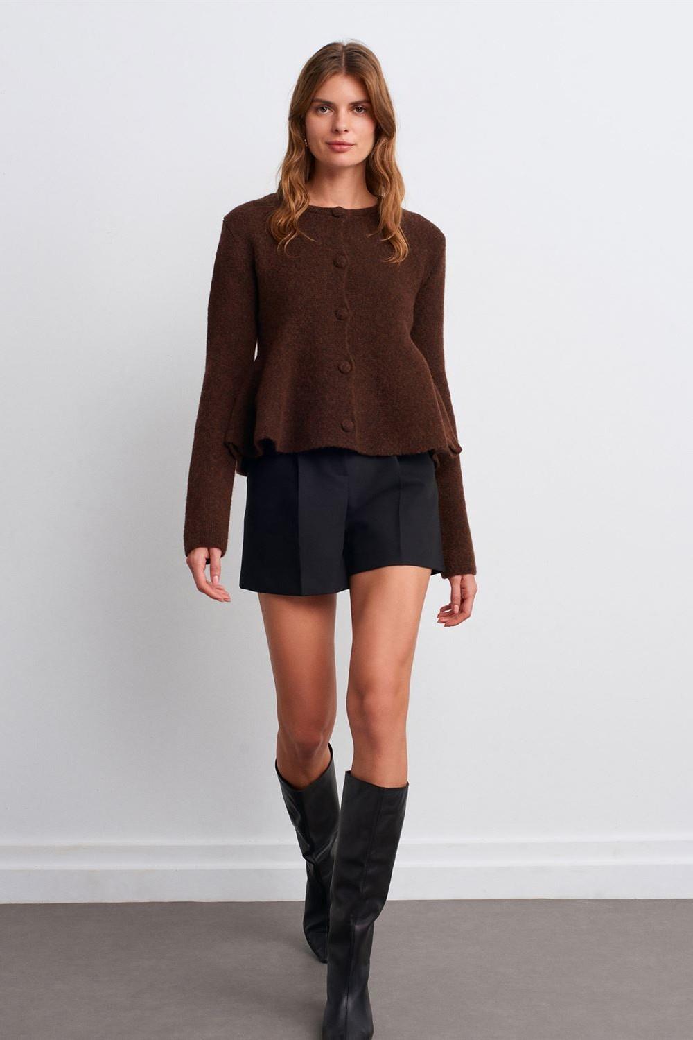 Yumuşak Dokulu Peplum Düğmeli Triko Hırka DL60985