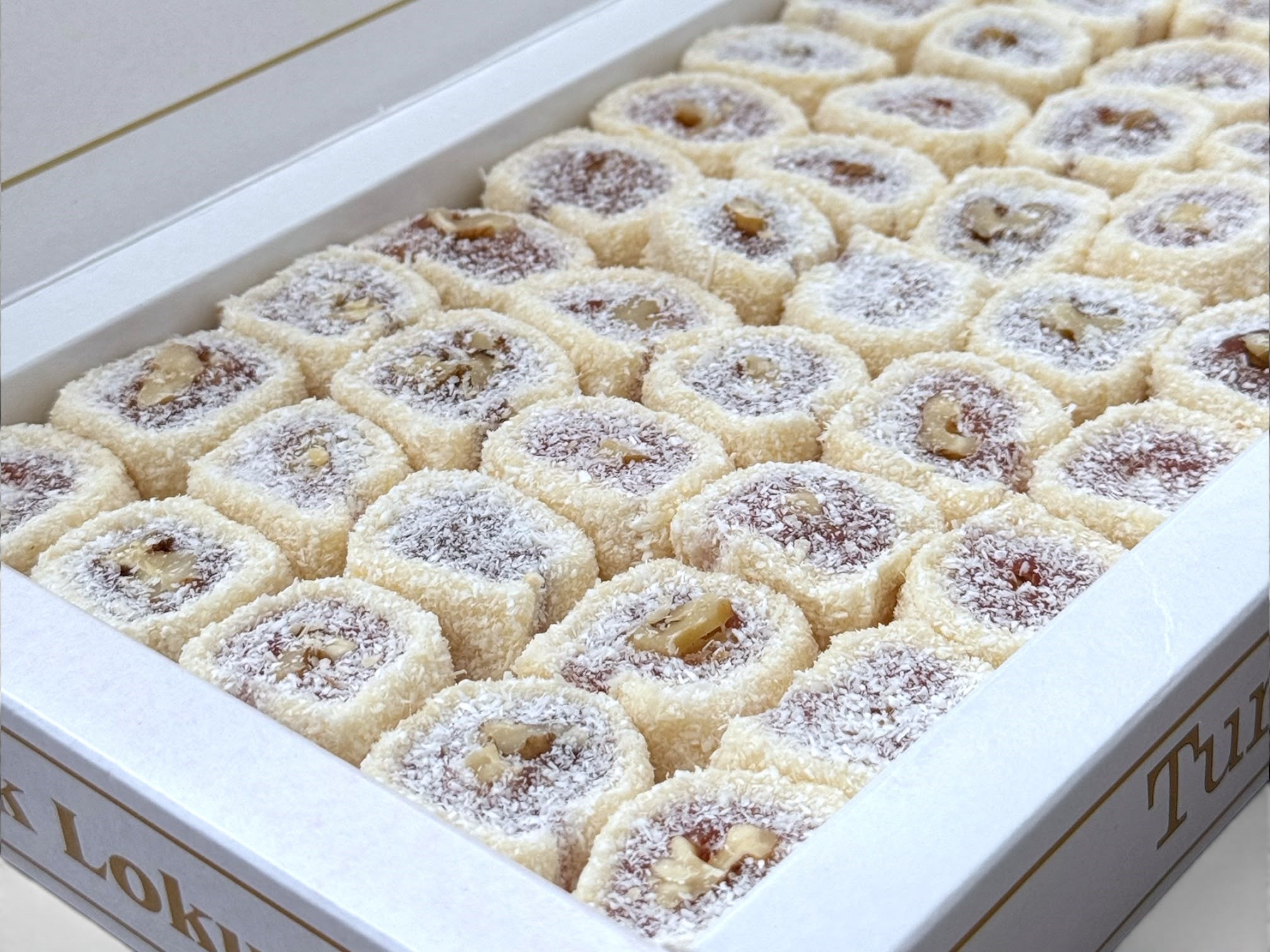 Çilek Aromalı Fındıklı Kesme Lokum (1 Kg.)