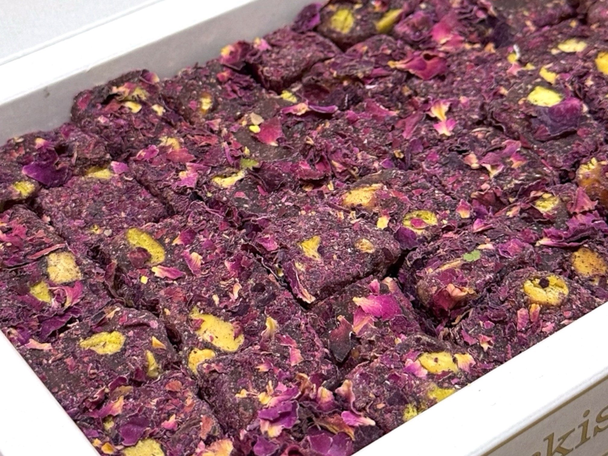 GÜL YAPRAKLI ANTEP FISTIKLI GÜLLÜ  LOKUM  500GR.