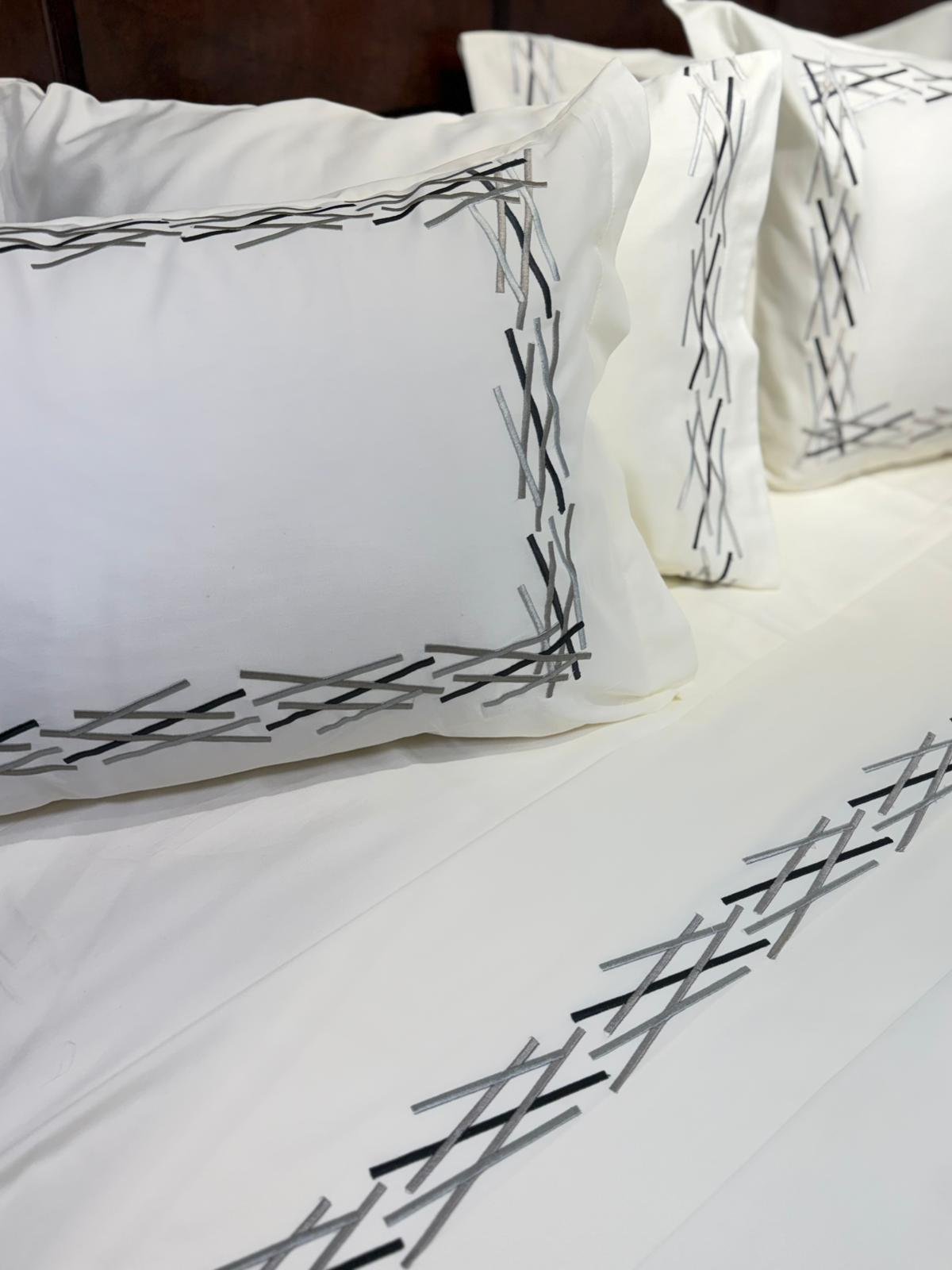 Circle Nakışlı King Size Nevresim Takımı