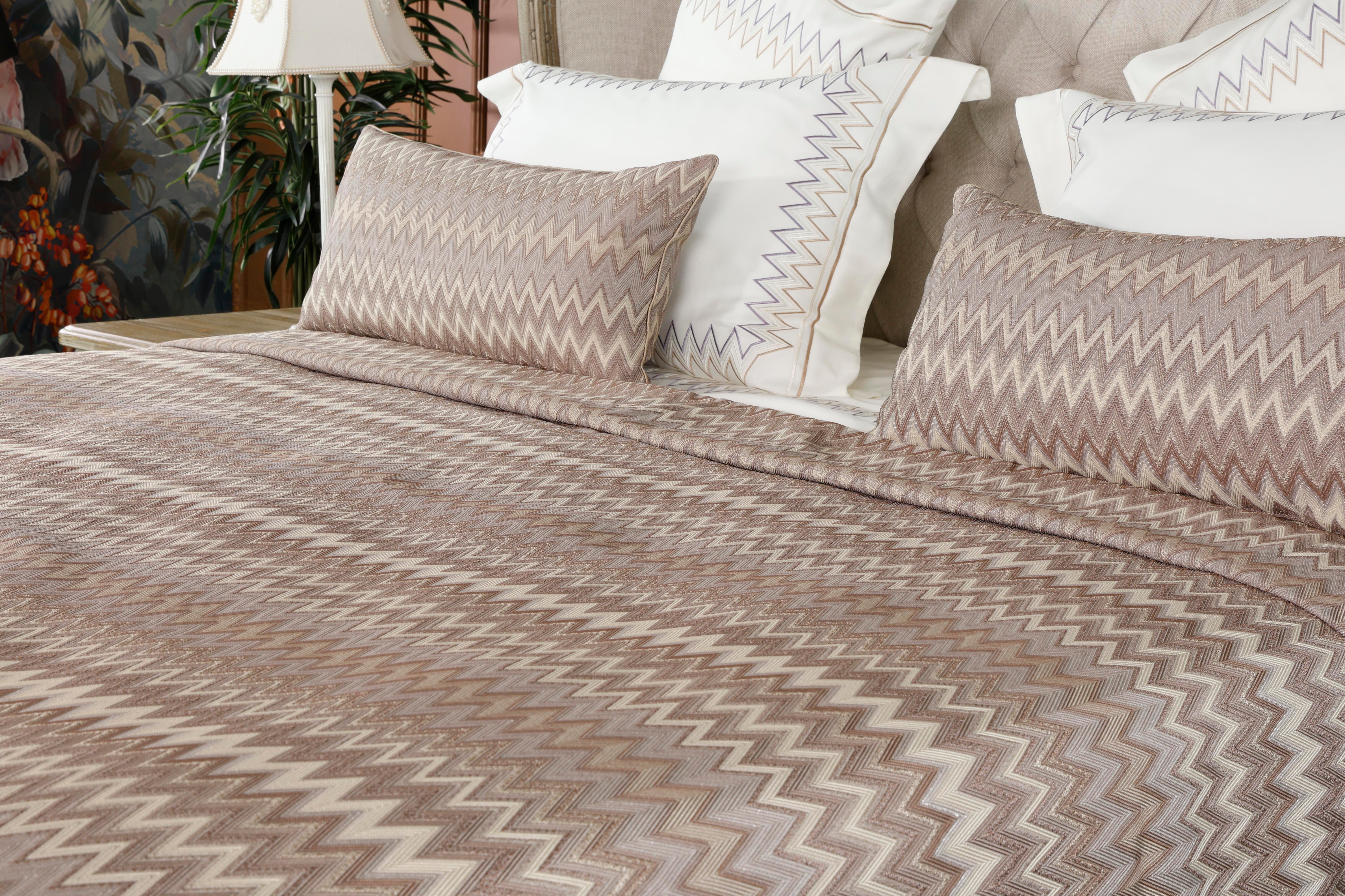 Kahverengi Zigzag Model Yatak Örtüsü ve Nevresim Takımı