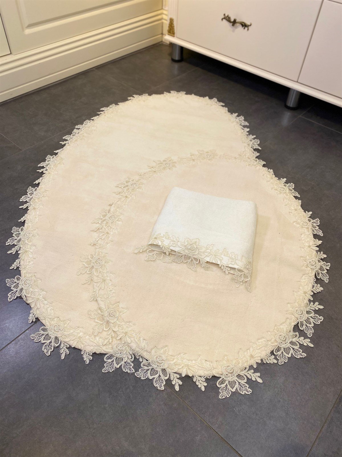 Kapiçino Yakamoz Dantelli Oval Paspas Takımı