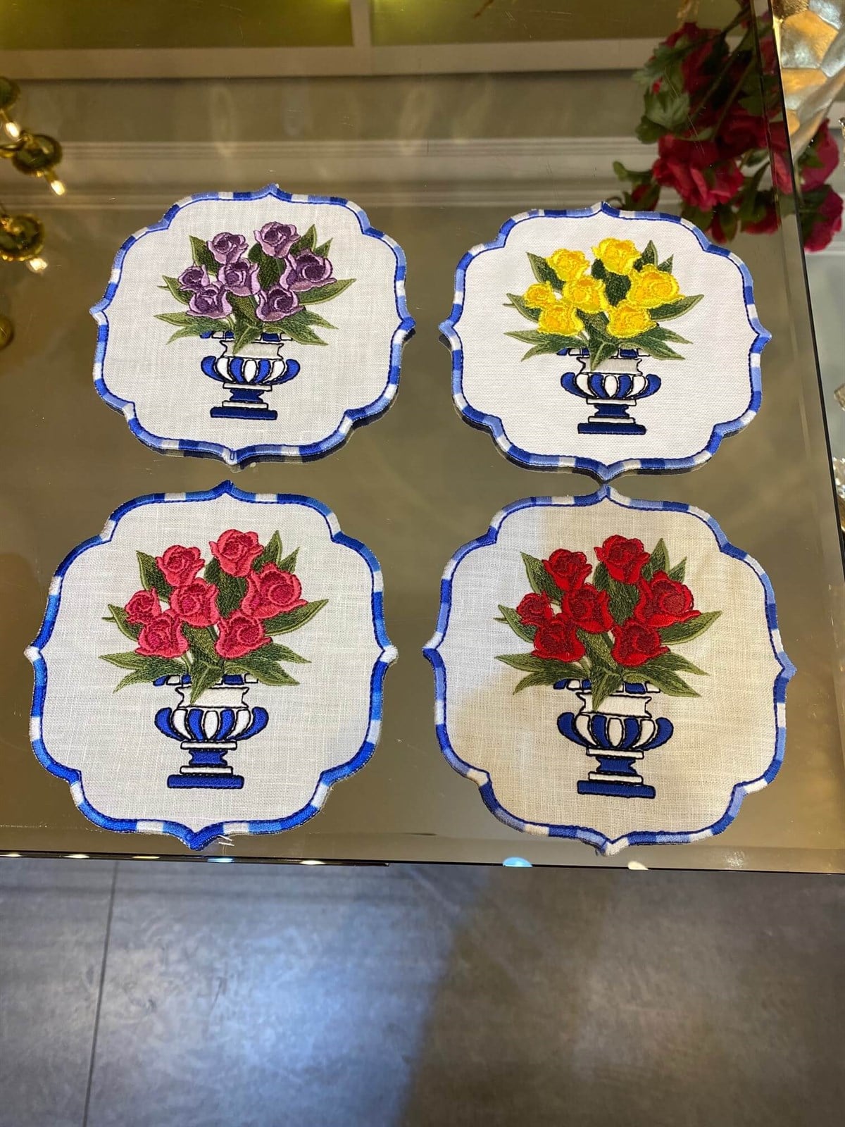 Kırmızı Çiçekli Mavi Sunum Peçetesi