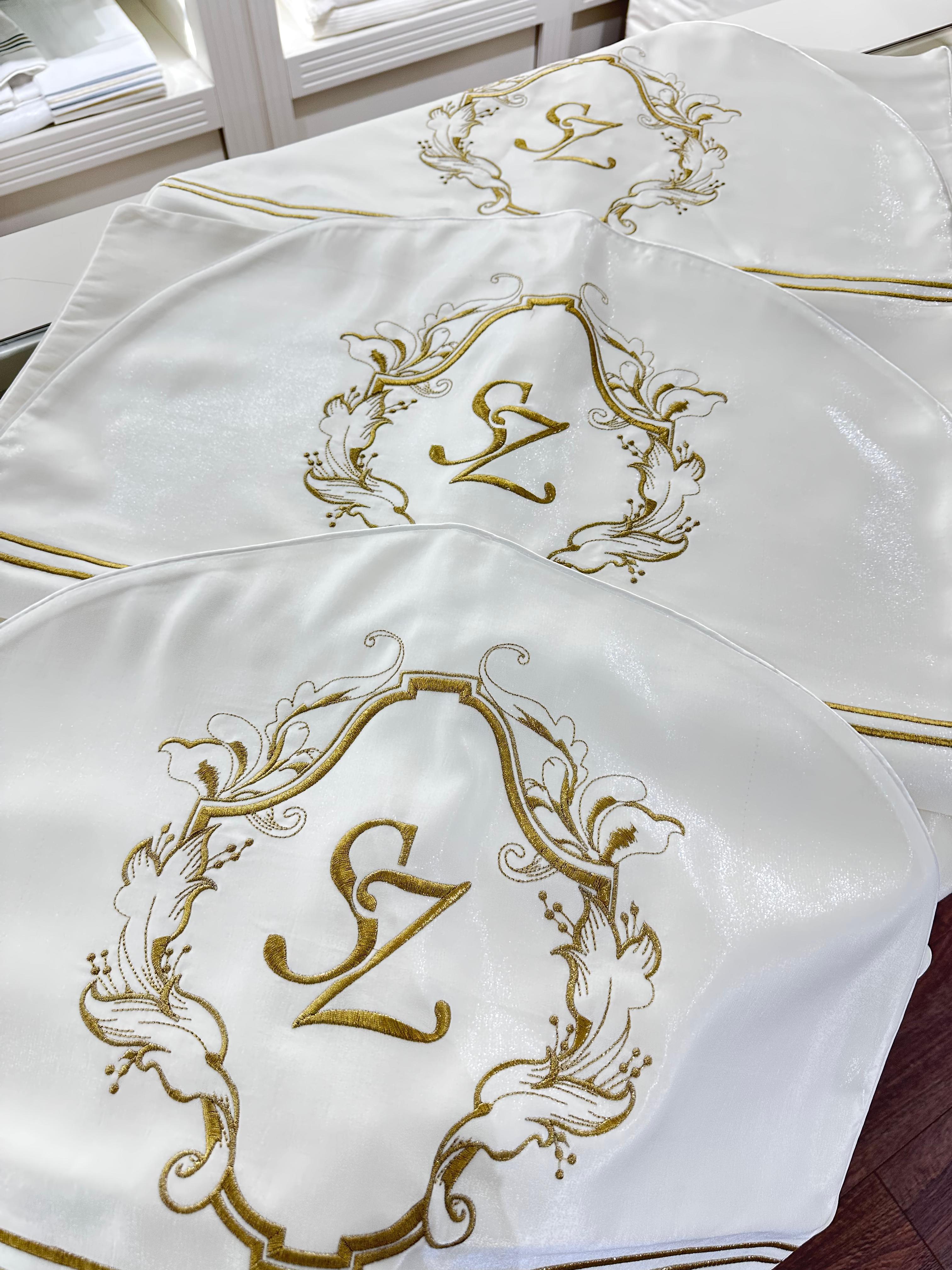 Kişiye Özel Monogram Çelenk Harf Nakışlı Gamboç