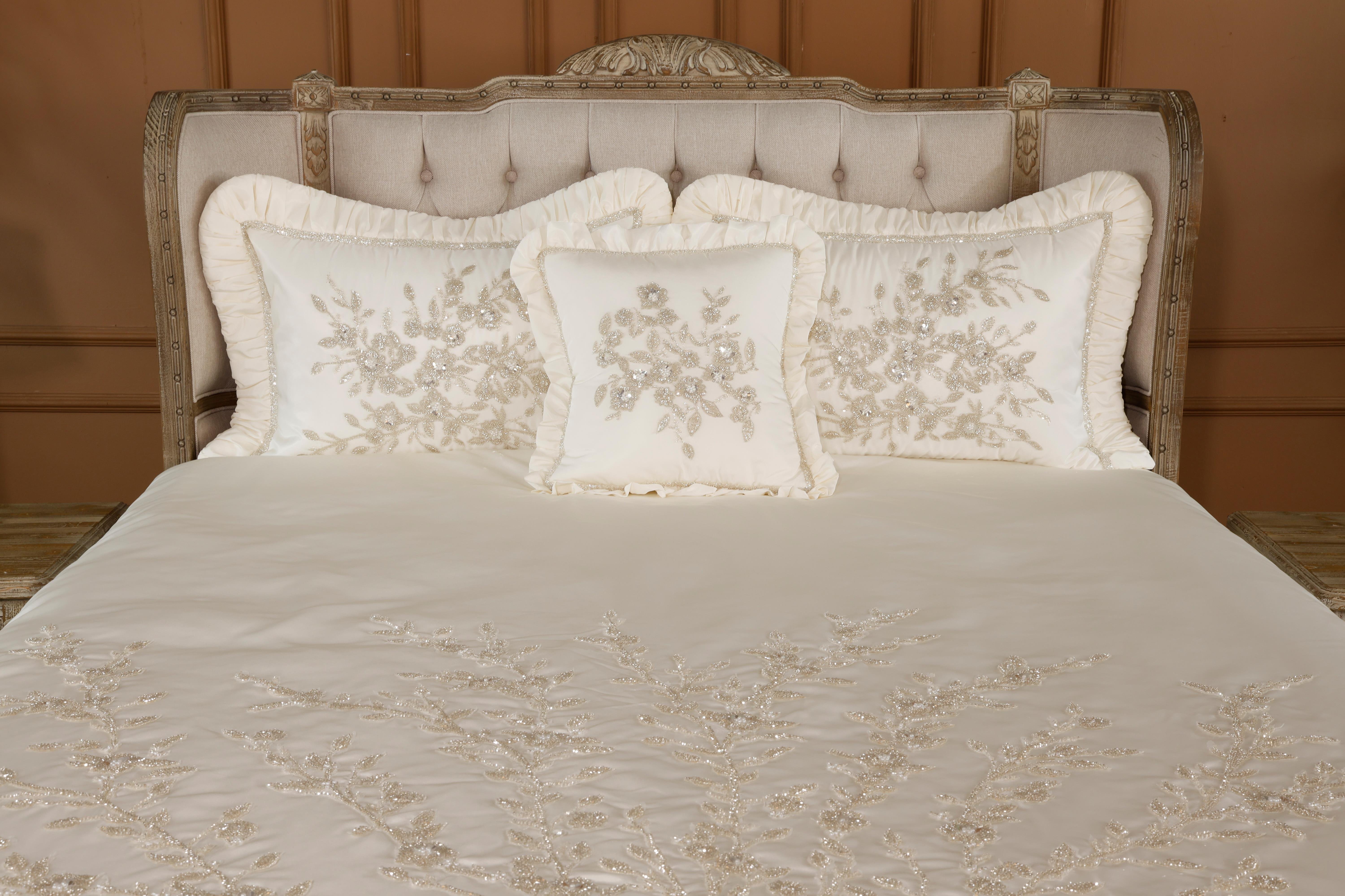 Krem Diamond Taşlı Yatak Örtüsü Set