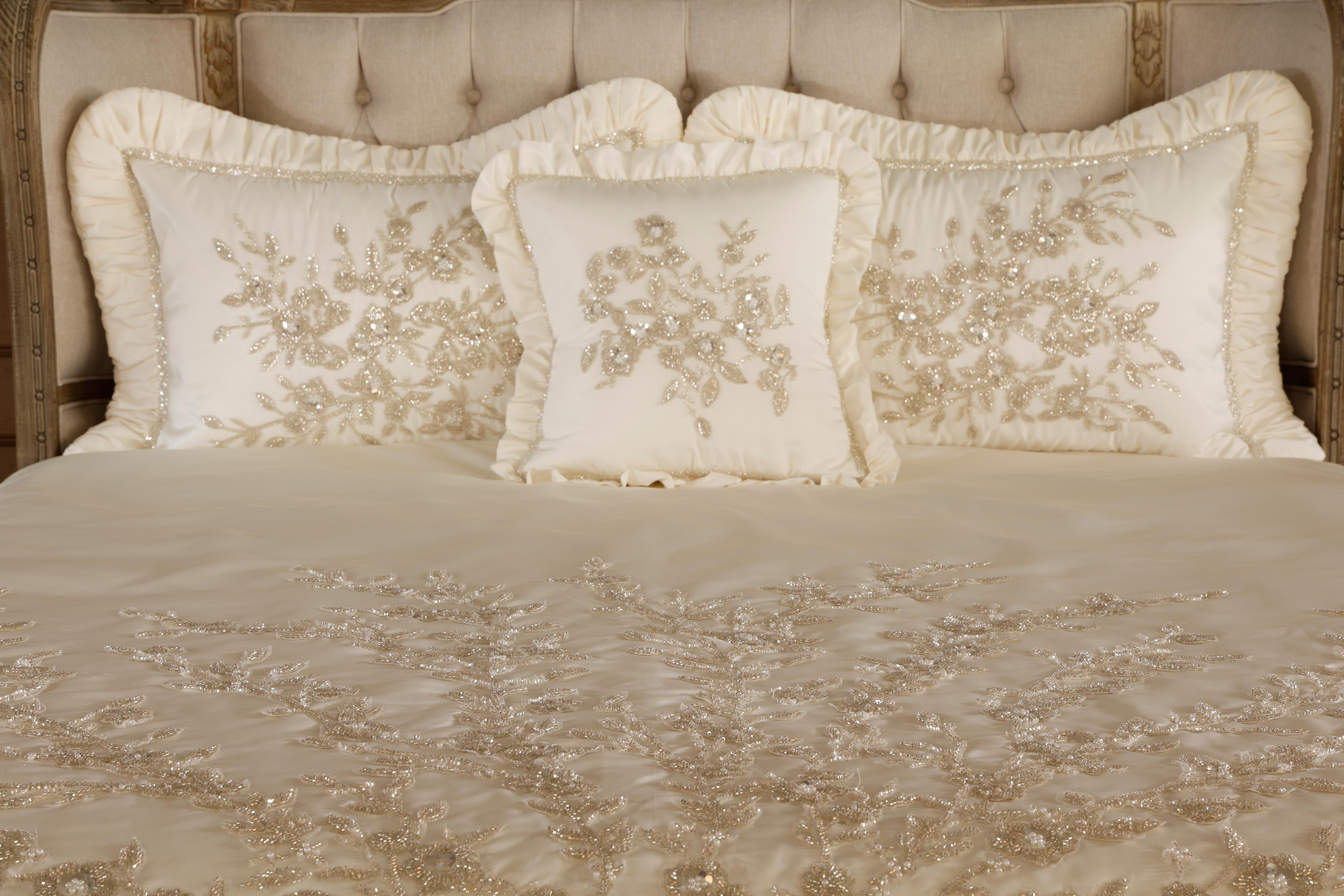 Krem Diamond Taşlı Yatak Örtüsü Set