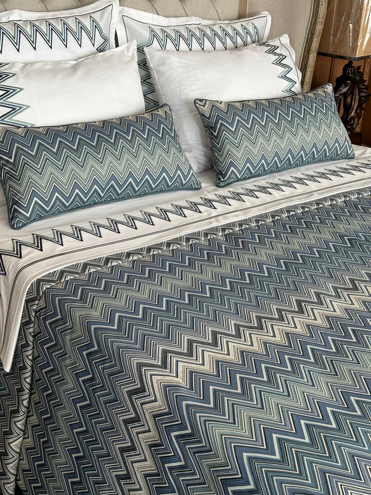 Krem Mavi Zigzag Kumaş Yatak Örtüsü Set