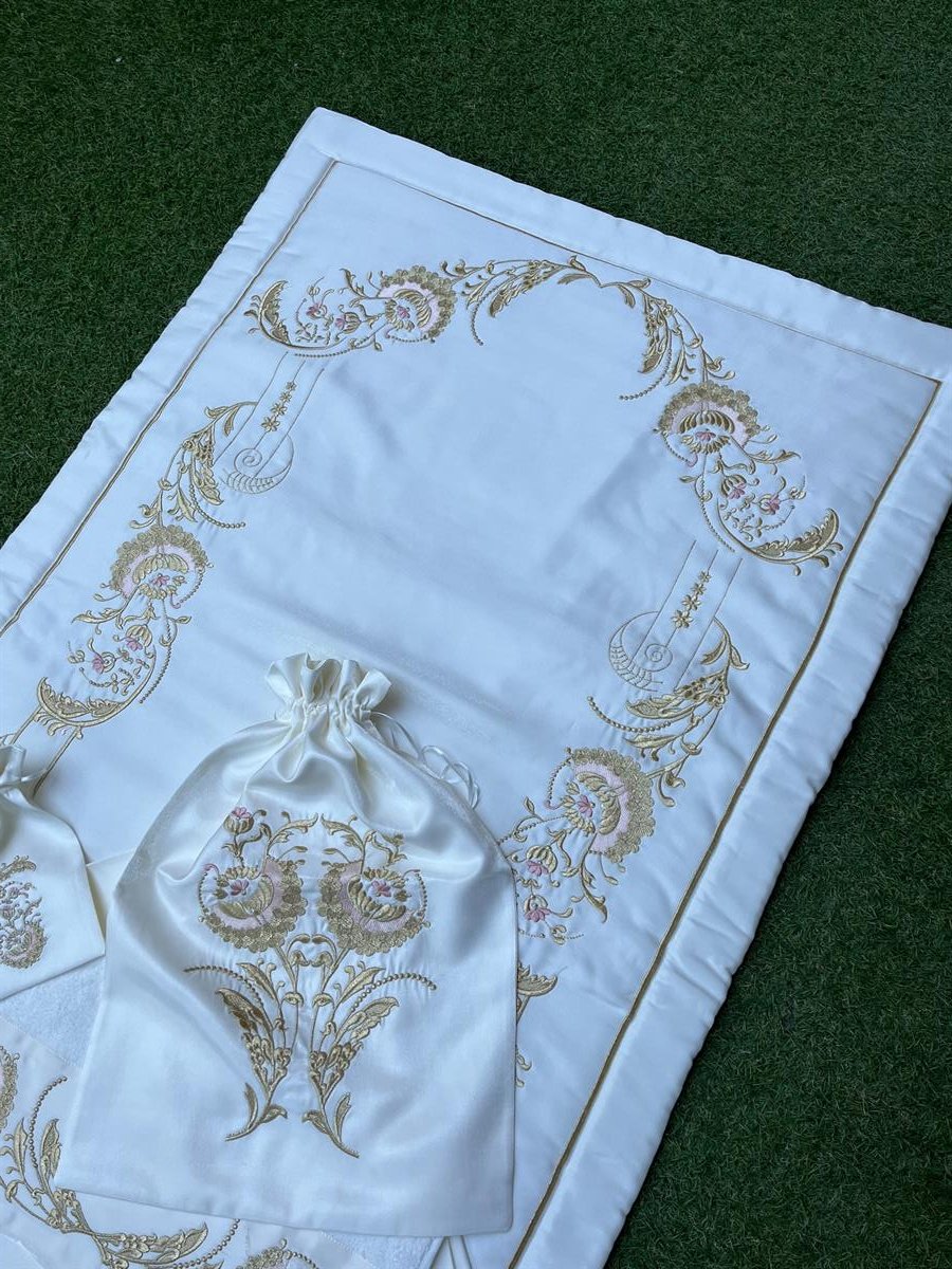 Krem Mihrap Gold Nakış Beş Parça Çeyizlik Seccade Takımı