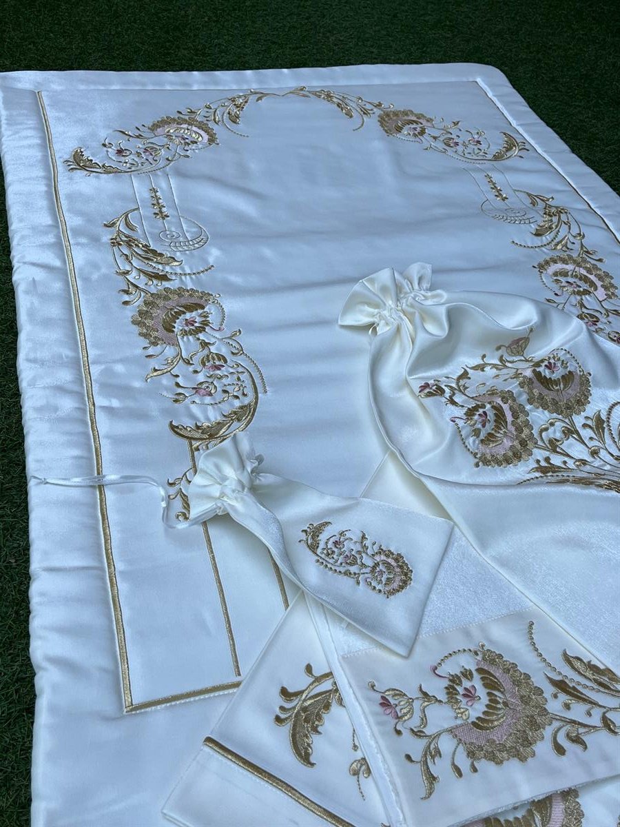 Krem Mihrap Gold Nakış Beş Parça Çeyizlik Seccade Takımı