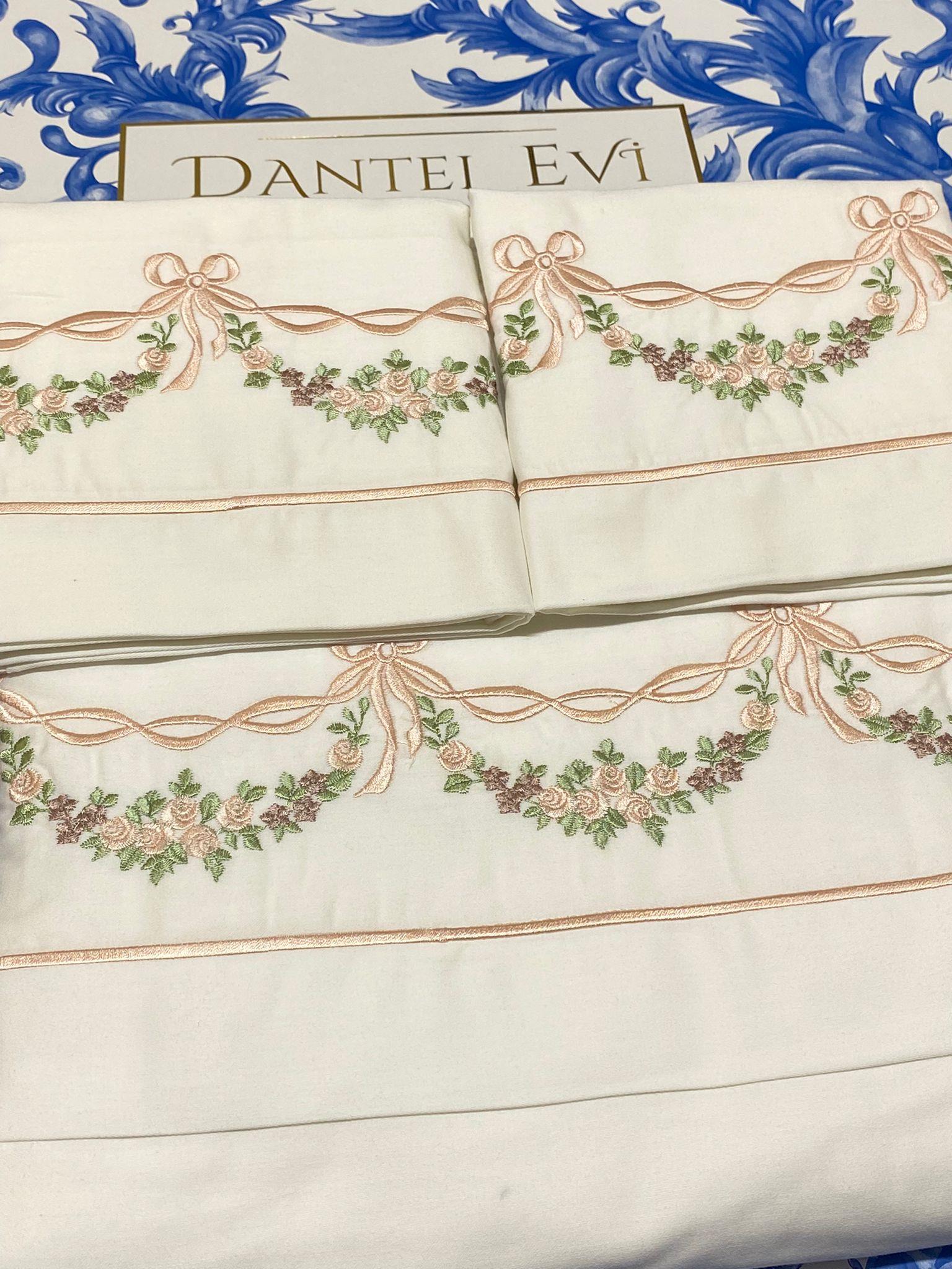 Krem Pembe Fiyonk Model Nakışlı Çift Kişilik Nevresim Takımı