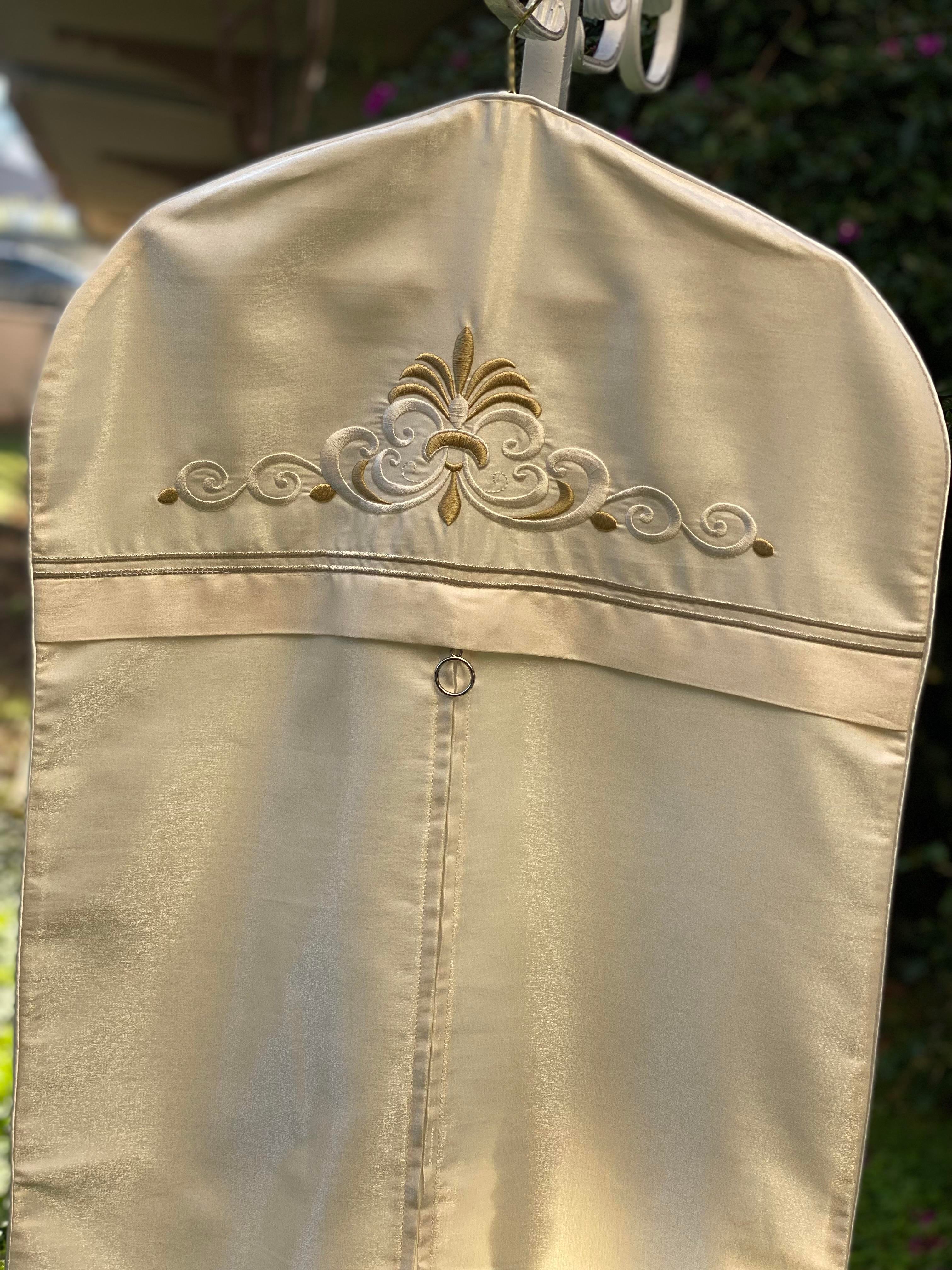 Krem Piramit Model Gold Nakış Gamboç