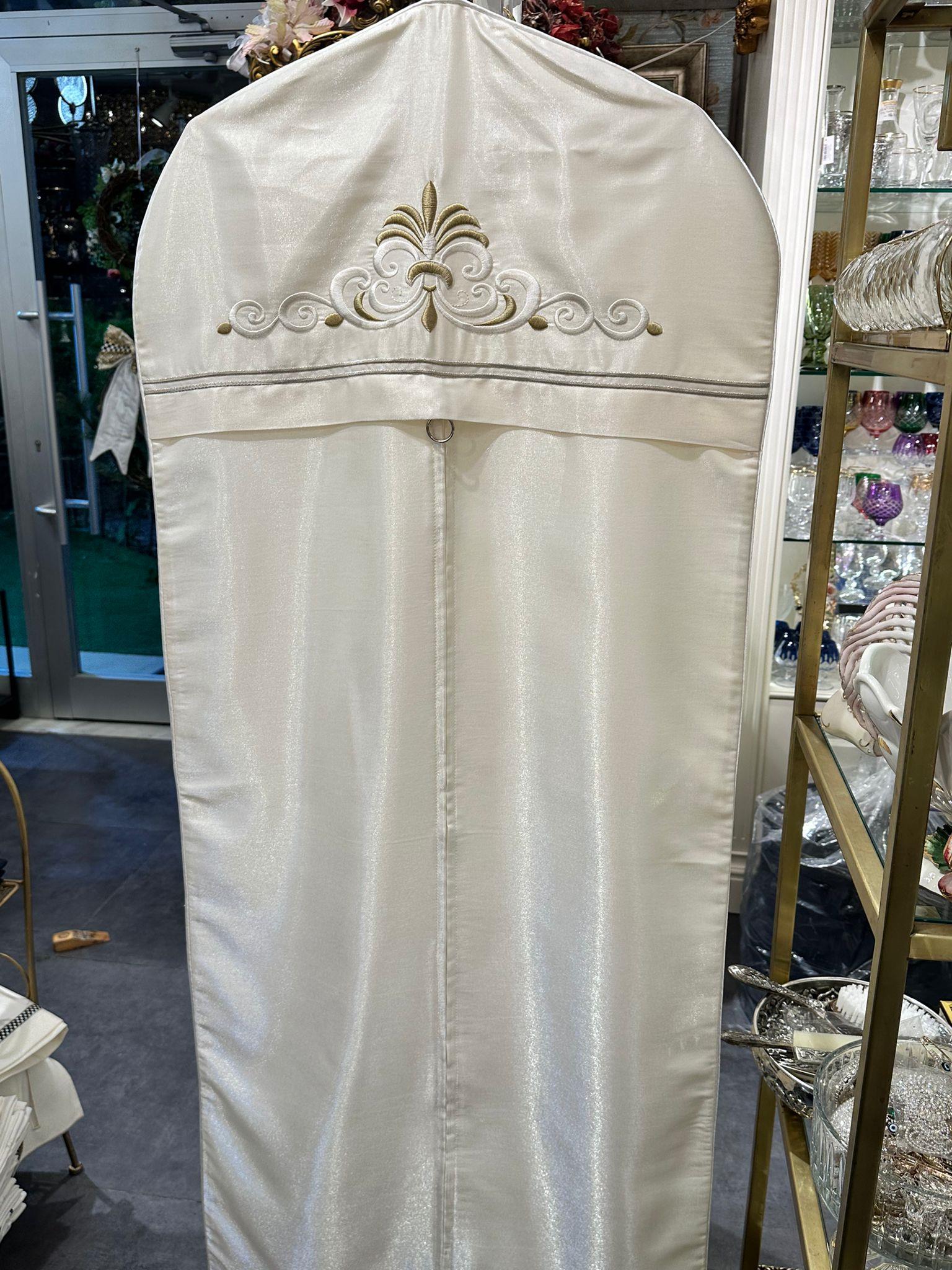 Krem Piramit Model Gold Nakış Gamboç