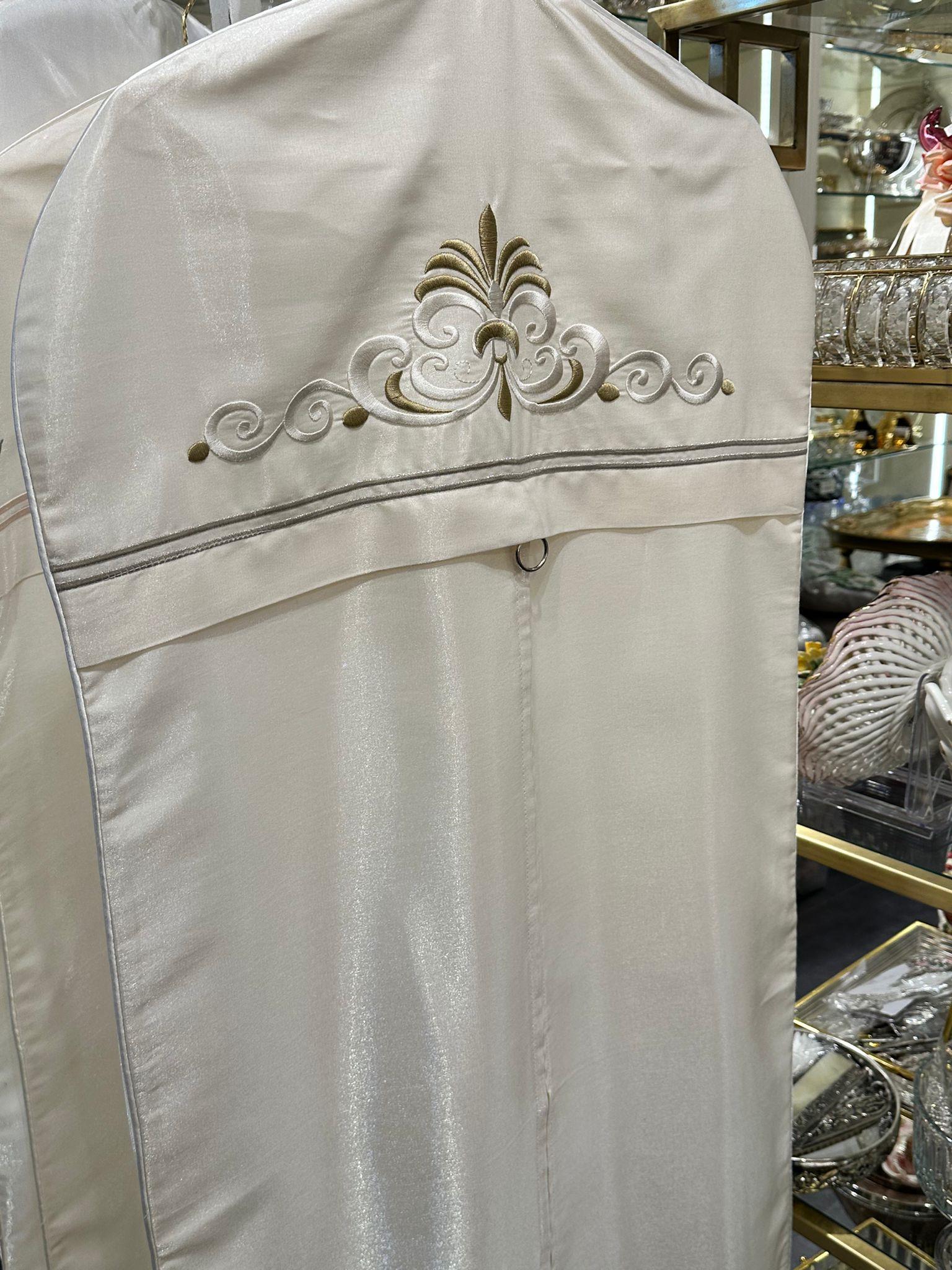 Krem Piramit Model Gold Nakış Gamboç