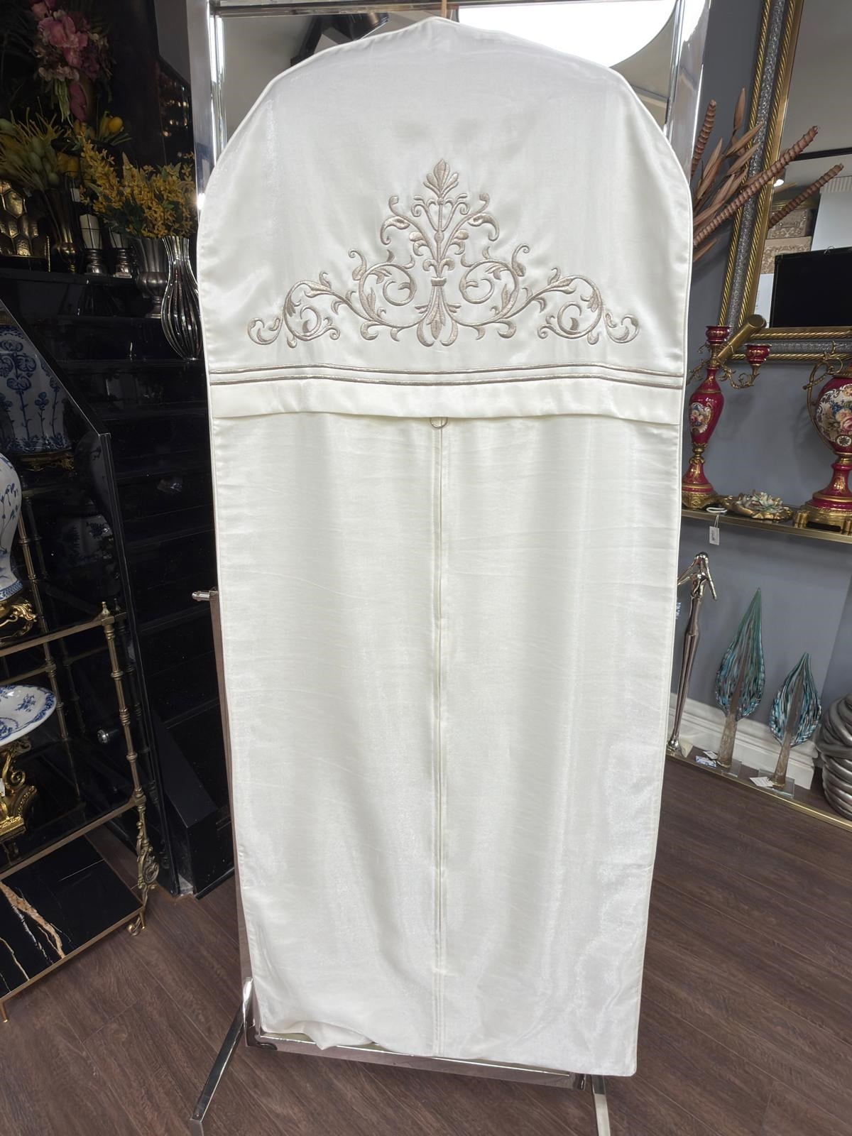 Krem Piramit Model Gümüş Nakış Gamboç