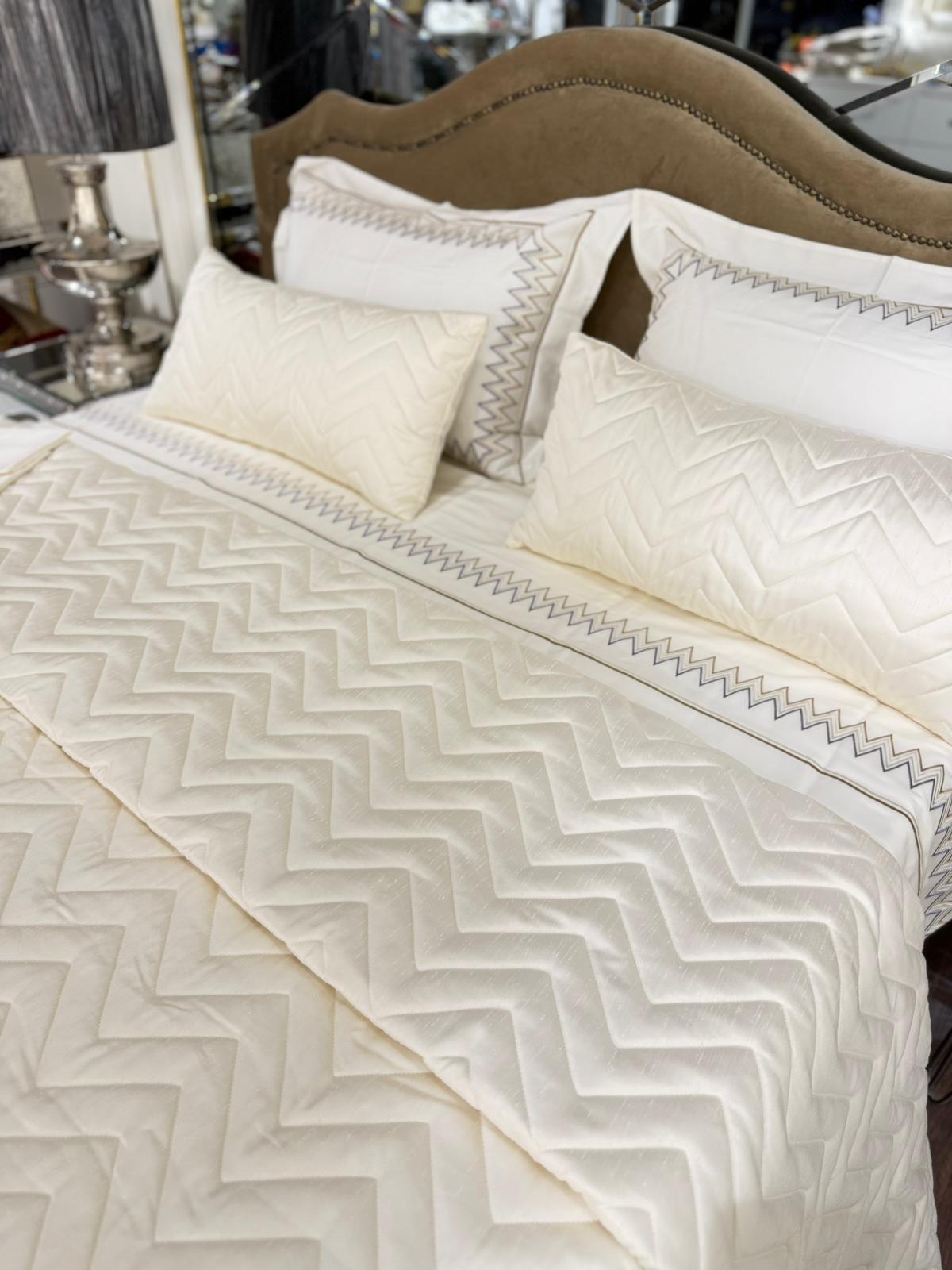 Krem Zigzag Model Yatak Örtüsü Set