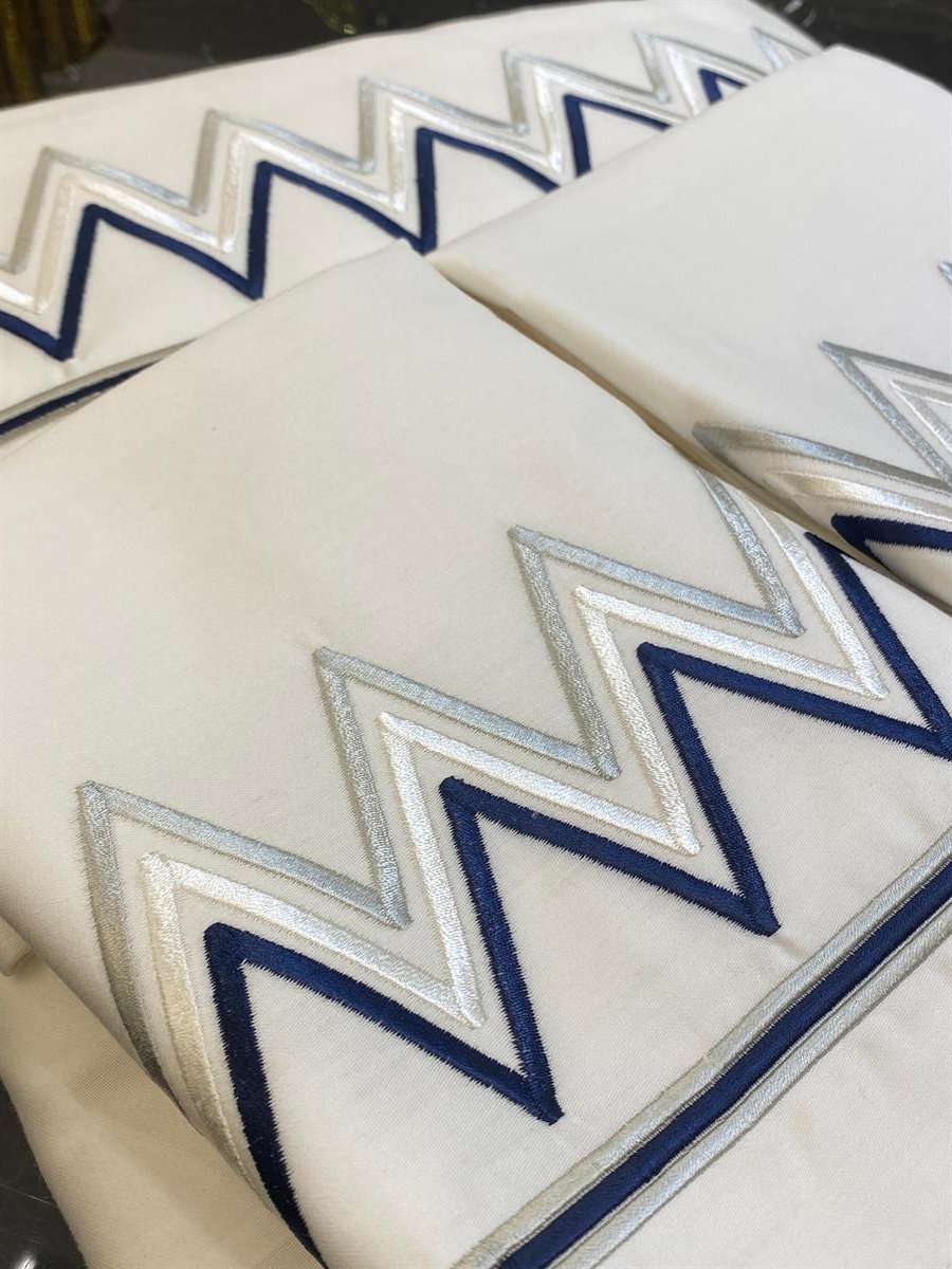 Lacivert Zigzag Model Nakışlı Çift Kişilik Nevresim Takımı
