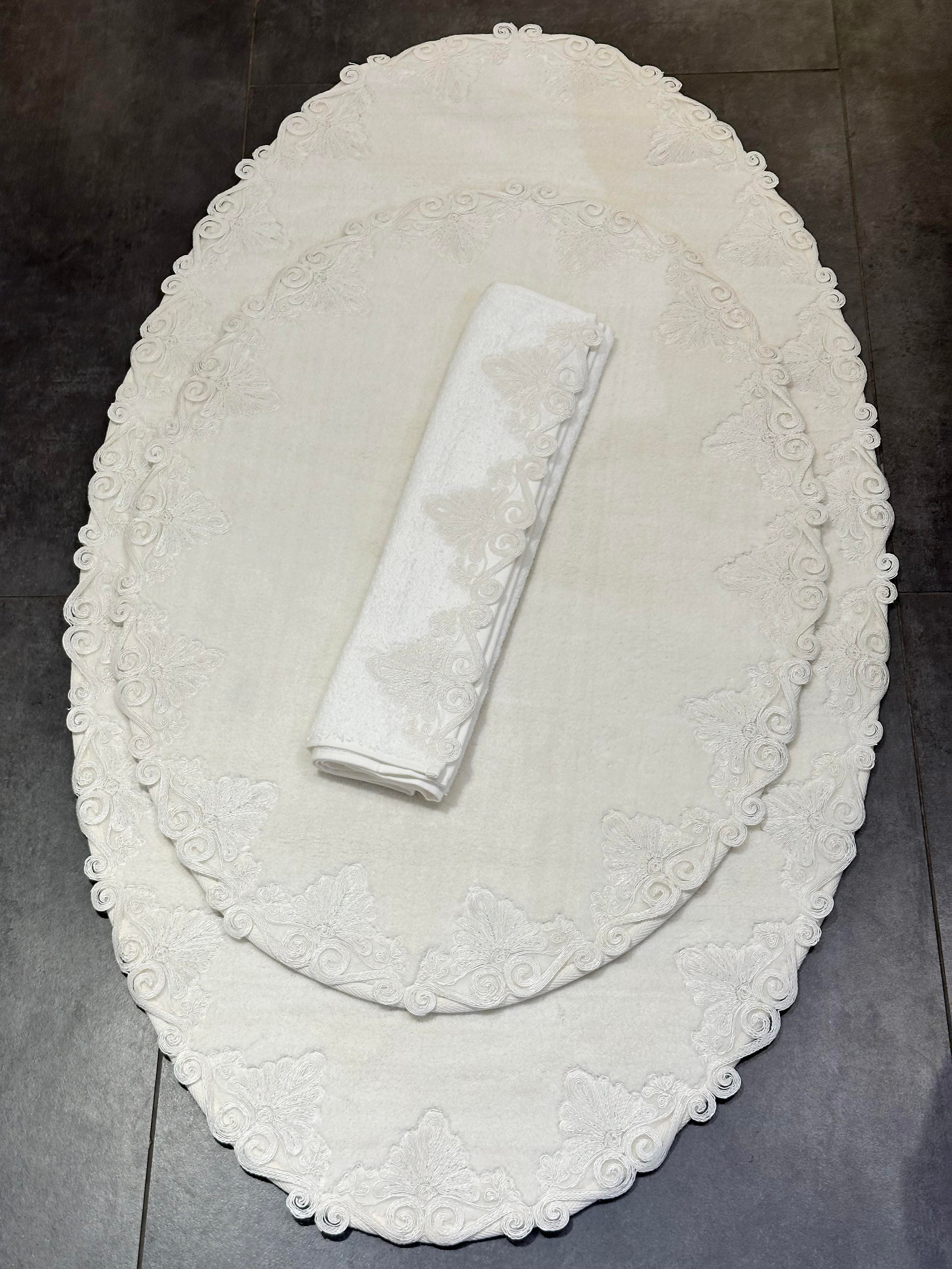 Oval Piramit Dantel Krem Paspas Takımı