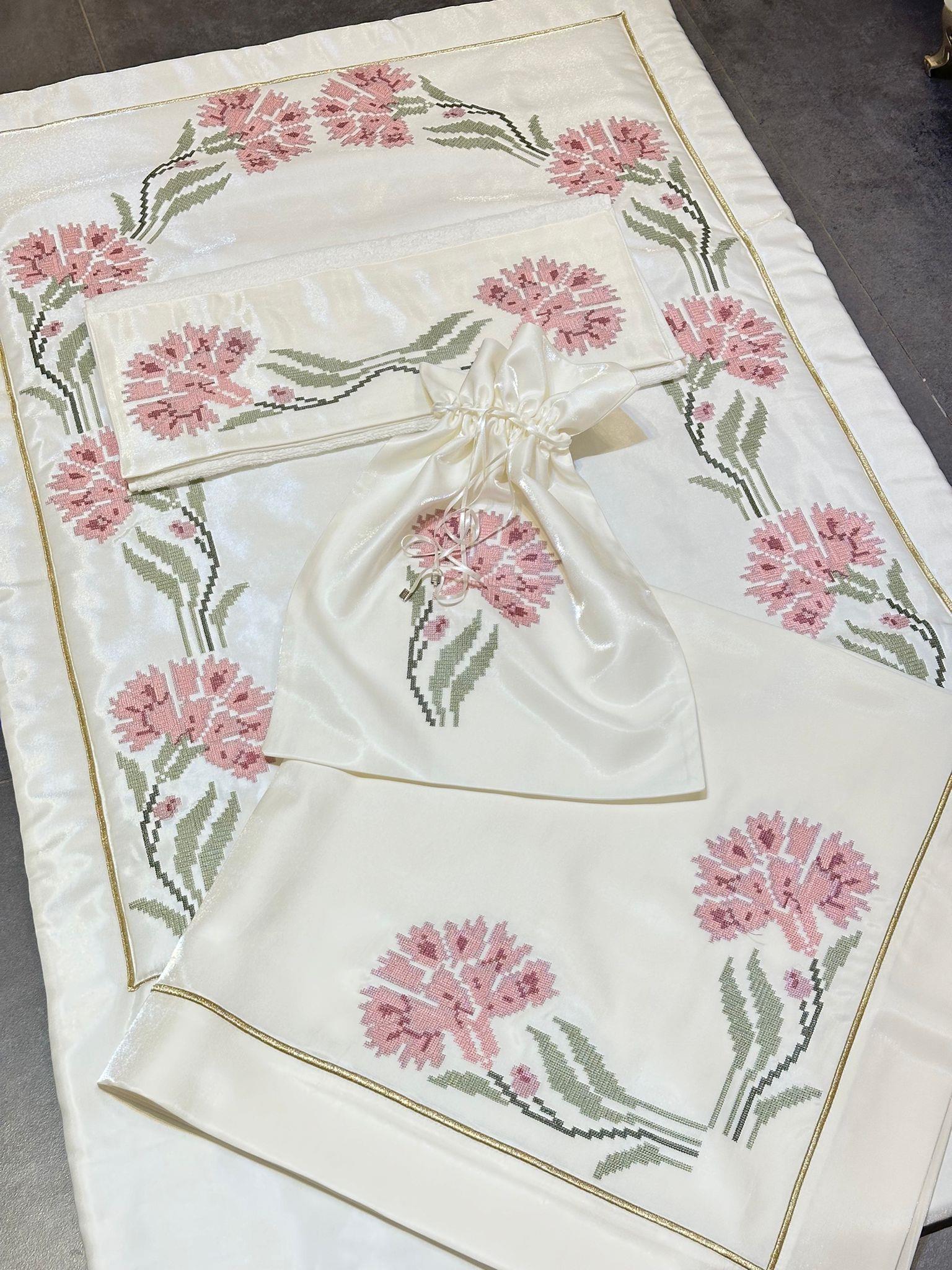 Pembe Eylül Model Monoray Beş Parça Seccade Takımı