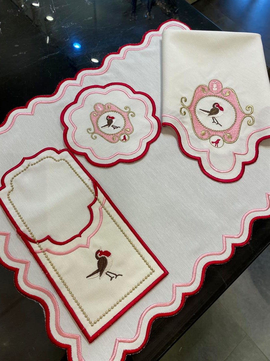 Pembe Kuşlu Model Nakışlı Amerikan Servis Takımı