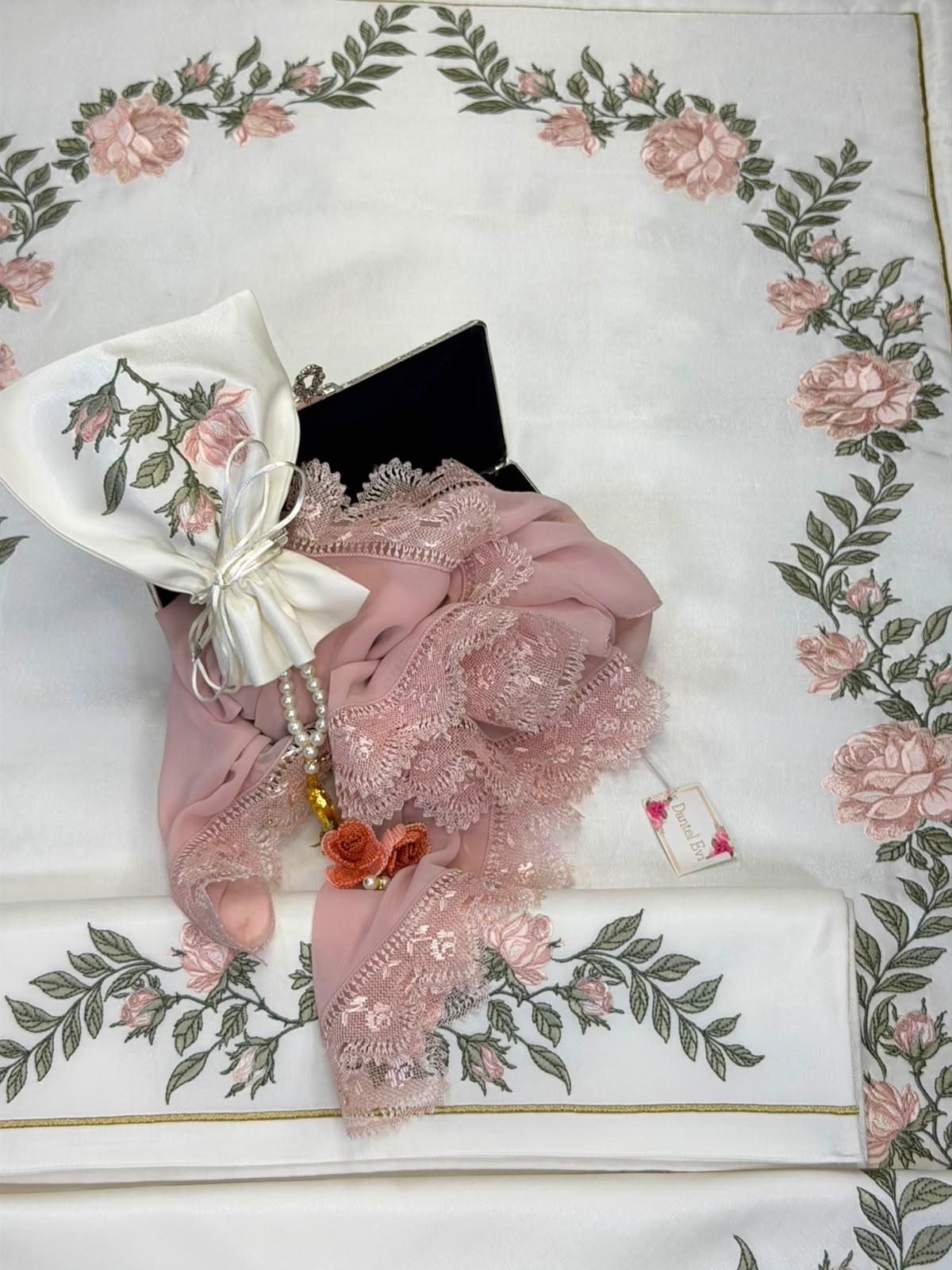 Sarmaşık Pembe Model Krem Monoray Beş Parça Seccade Takımı