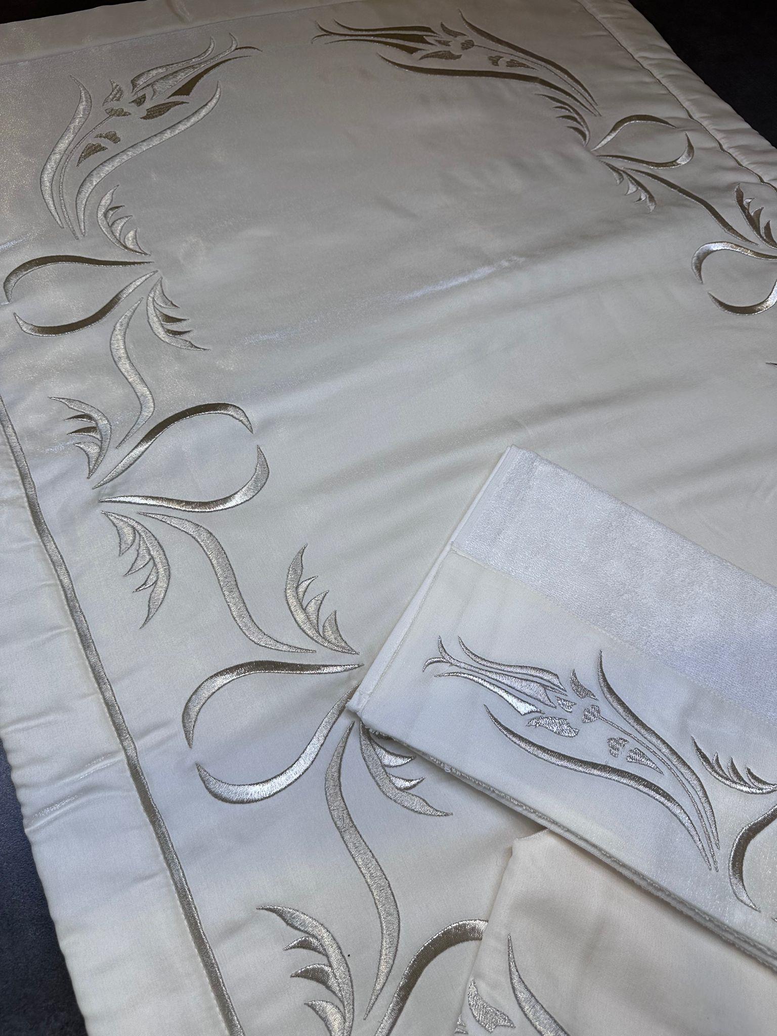 Soft Lale Desenli Monoray Beş Parça Seccade Takımı
