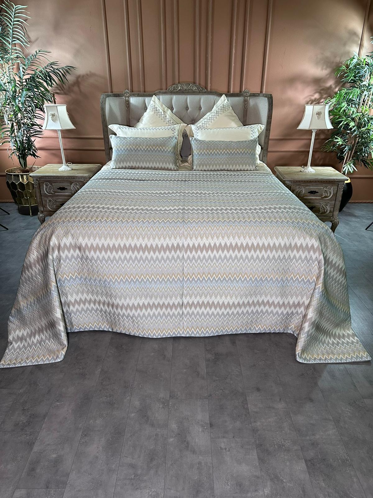 Soft Zigzag Model Yatak Örtüsü ve Nevresim Takımı