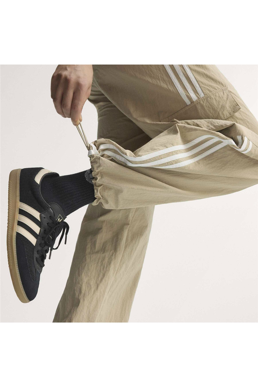 adidas Erkek Eşofman Altı ADICOLOR CLASSICS 3-STRIPES CARGO PANTS KS7402
