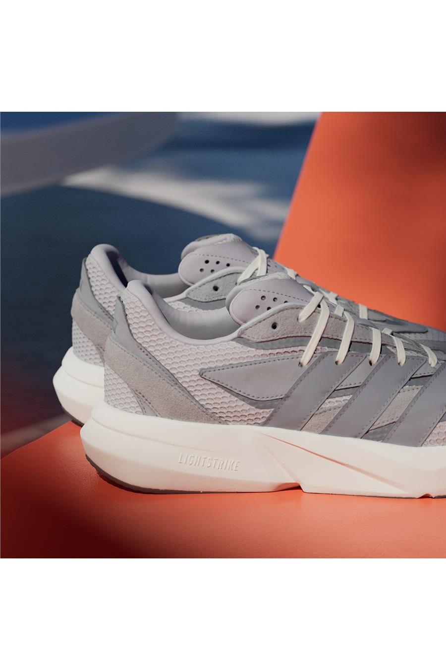 adidas Erkek   Koşu Ayakkabısı LIGHTBLAZE IH8607
