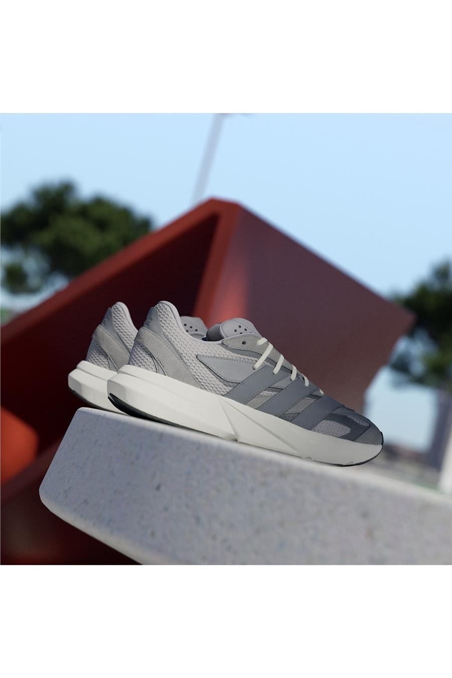 adidas Erkek   Koşu Ayakkabısı LIGHTBLAZE IH8607
