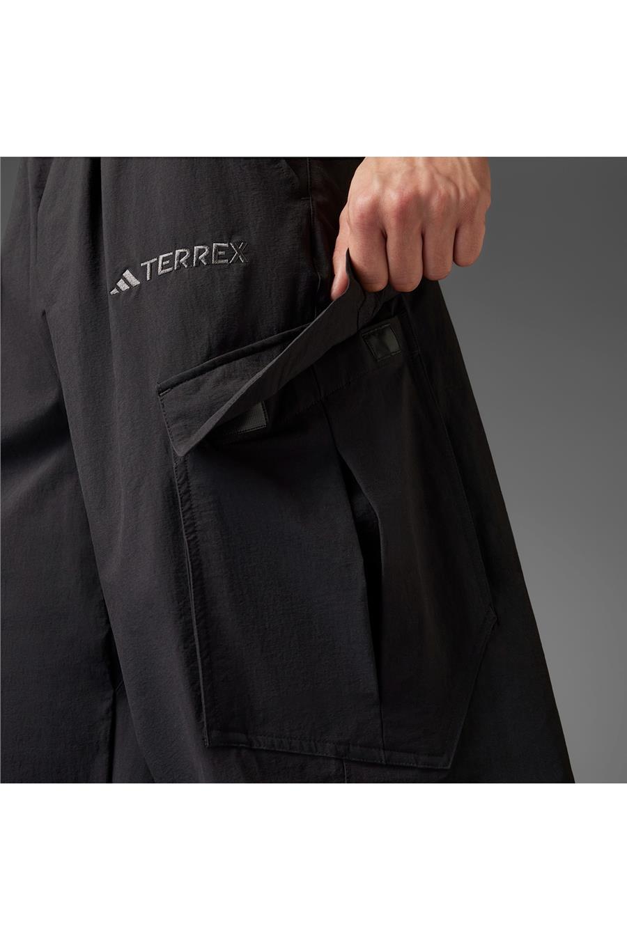 adidas Erkek  Siyah  Eşofman Altı CARGO PANTS JF3715