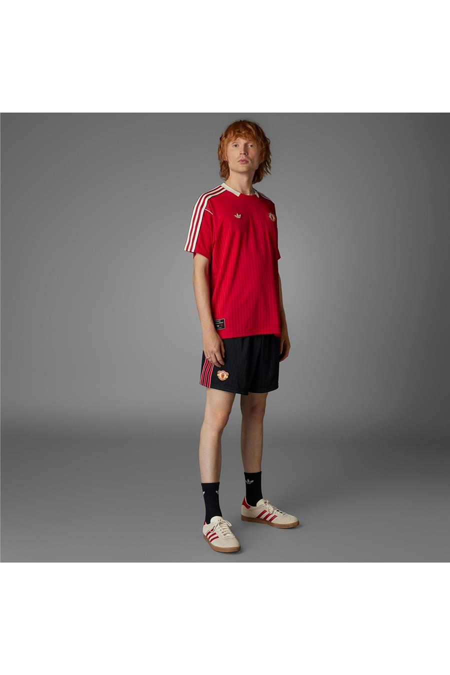 adidas Erkek  Siyah  SHORTS (1/2) MUFC ICON SHO JF0356