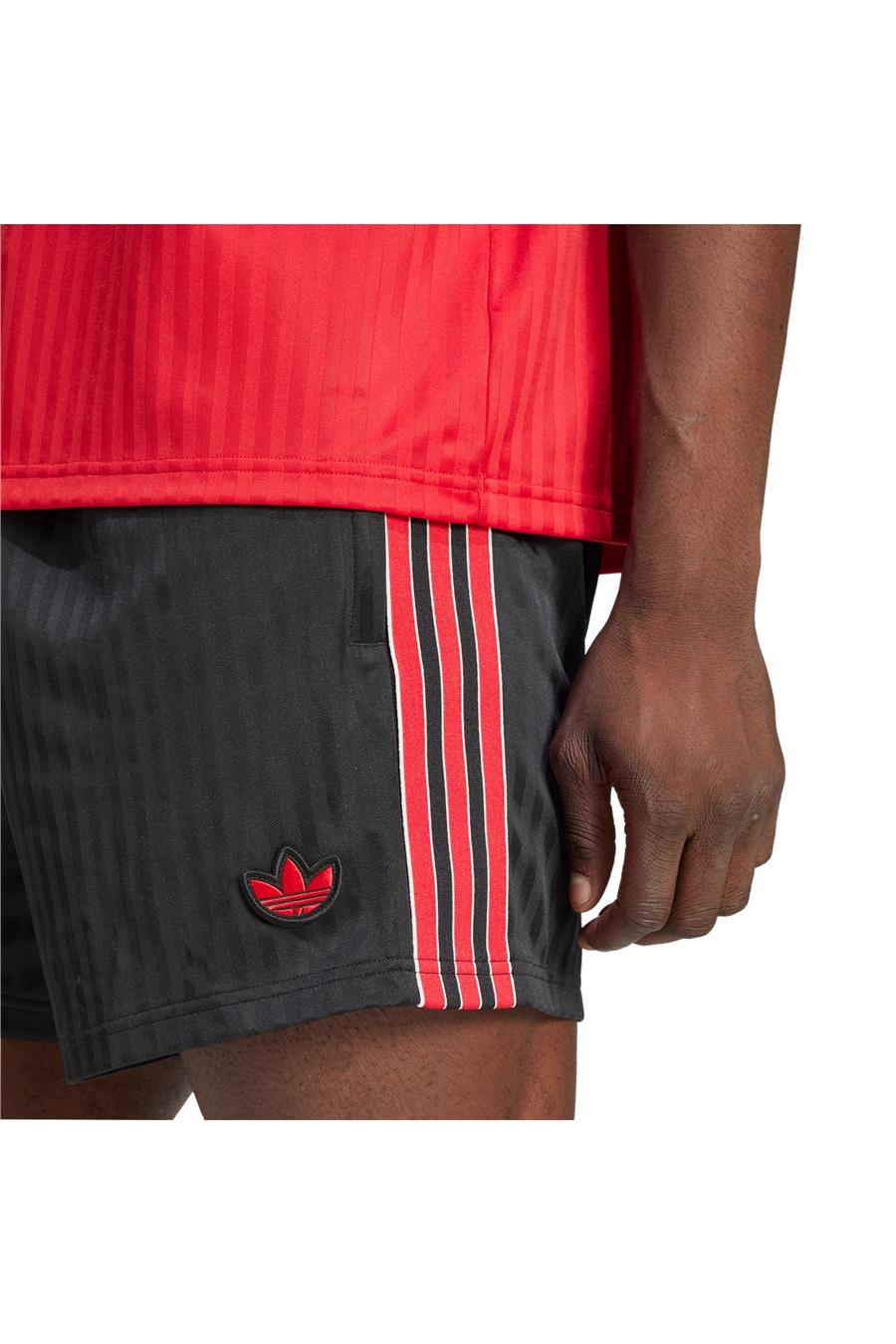 adidas Erkek  Siyah  SHORTS (1/2) MUFC ICON SHO JF0356
