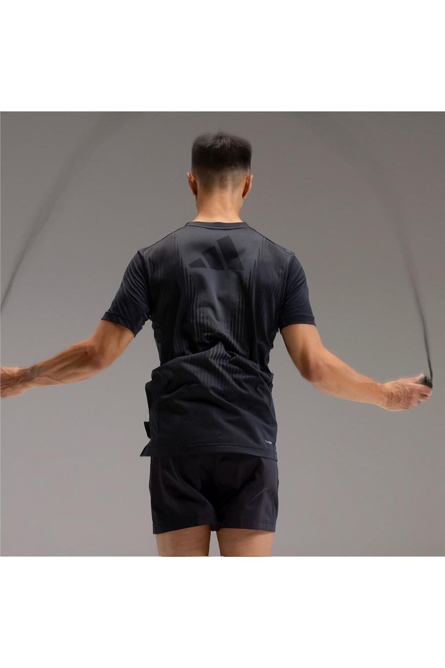 adidas Erkek  Siyah  T-shirt AIRCHILL TEE Siyah JI8196