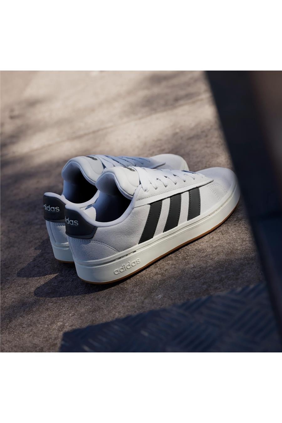 adidas Kadın  Beyaz  Yürüyüş Ayakkabısı GRAND COURT ALPHA 00s JP7631