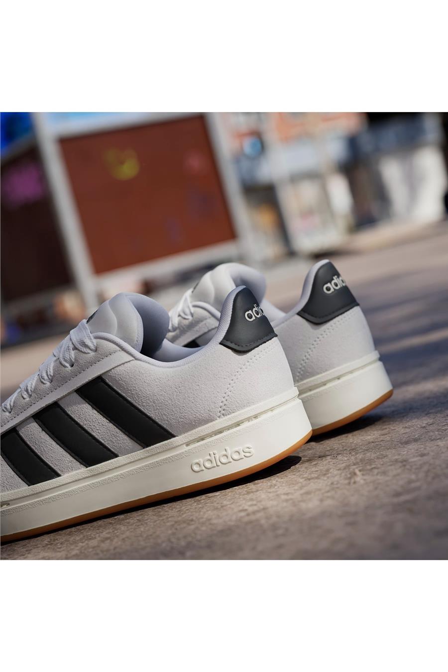 adidas Kadın  Beyaz  Yürüyüş Ayakkabısı GRAND COURT ALPHA 00s JP7631