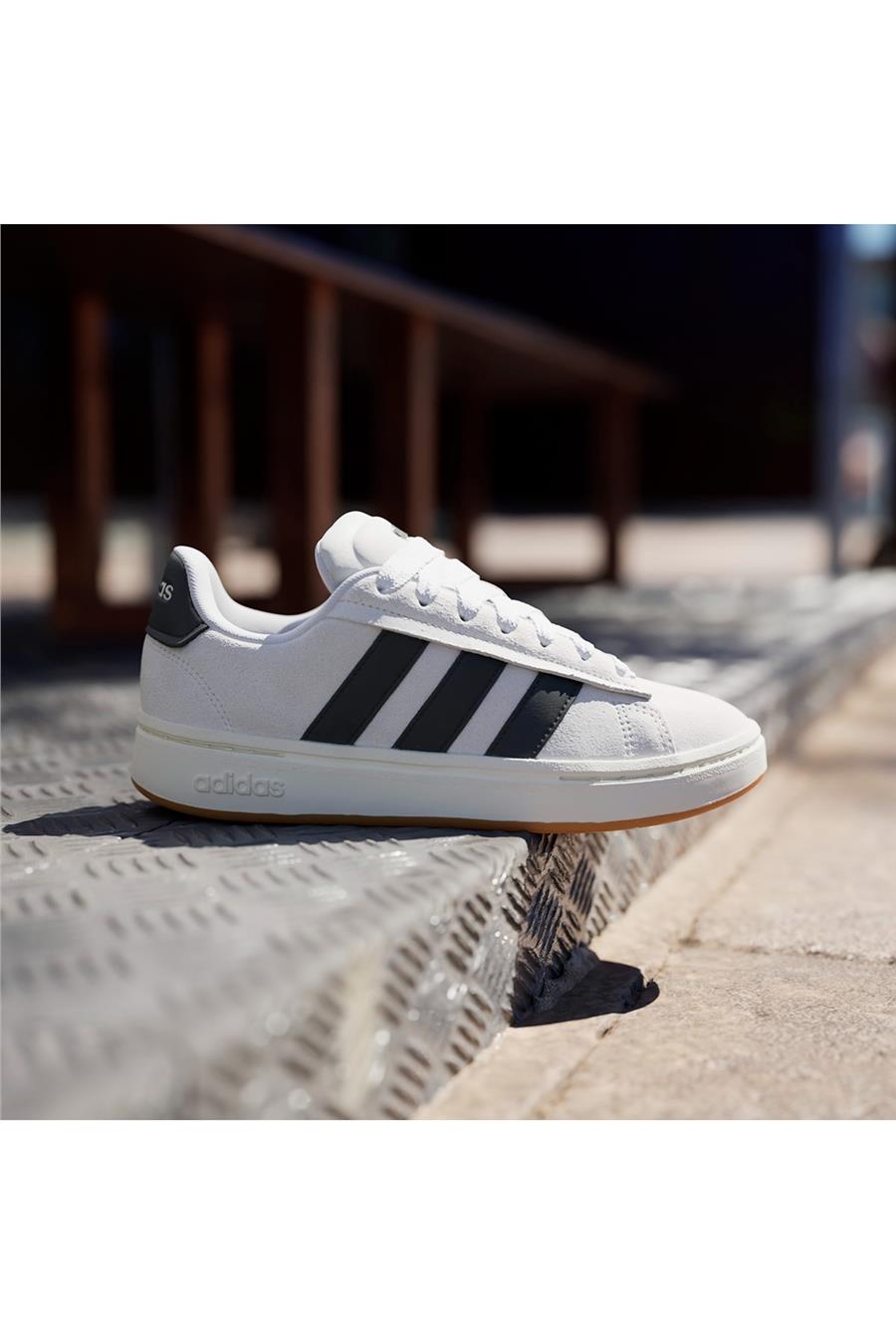 adidas Kadın  Beyaz  Yürüyüş Ayakkabısı GRAND COURT ALPHA 00s JP7631