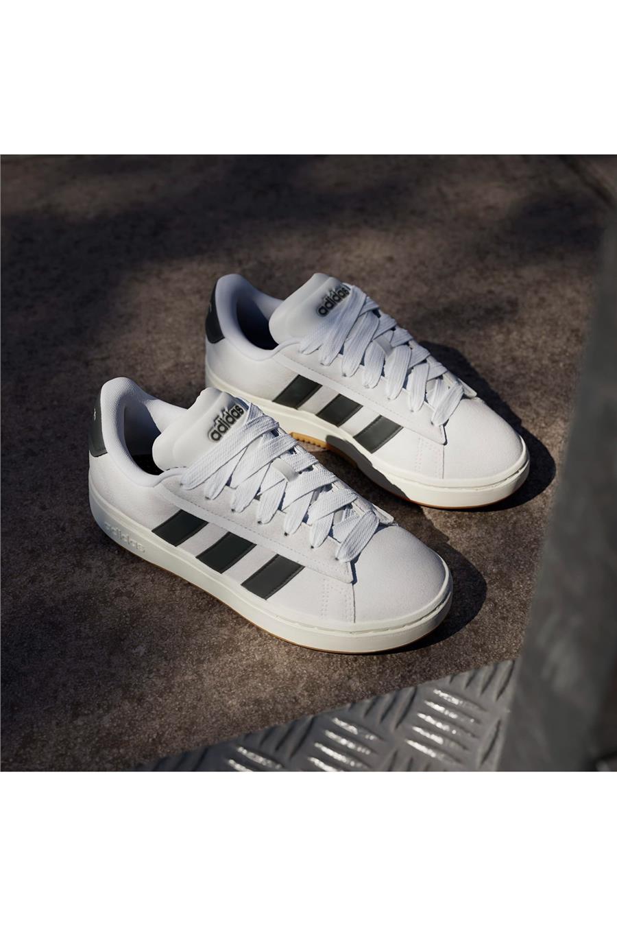 adidas Kadın  Beyaz  Yürüyüş Ayakkabısı GRAND COURT ALPHA 00s JP7631