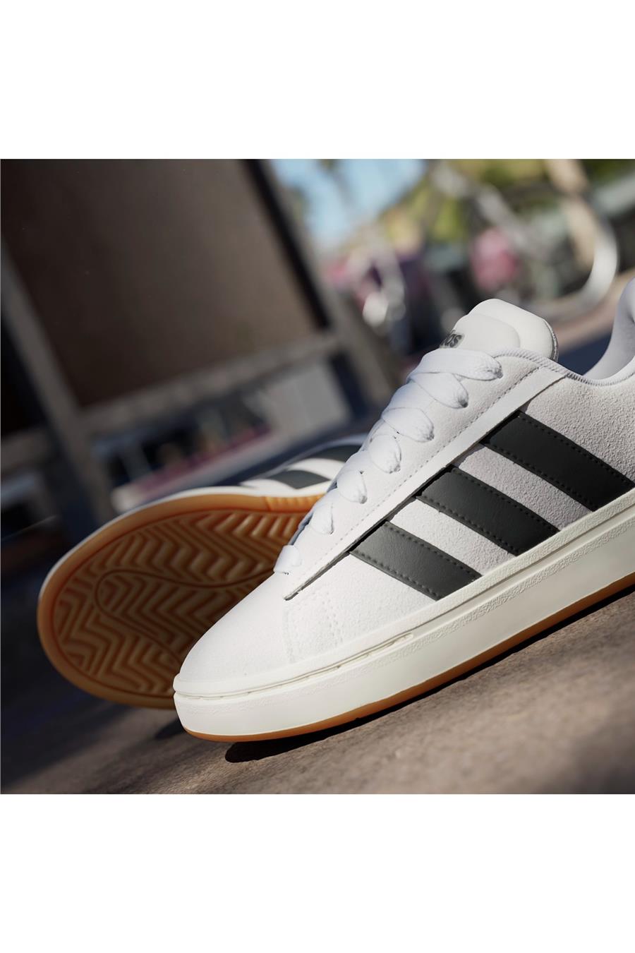 adidas Kadın  Beyaz  Yürüyüş Ayakkabısı GRAND COURT ALPHA 00s JP7631