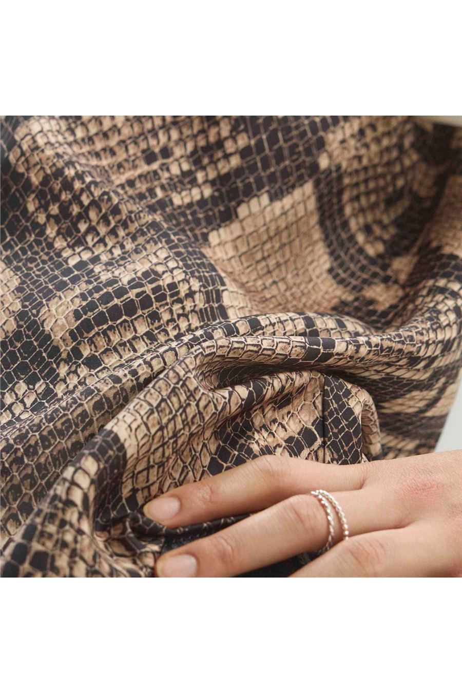 adidas Kadın Forma SNAKE PRINT SATIN JERSEY KX1897