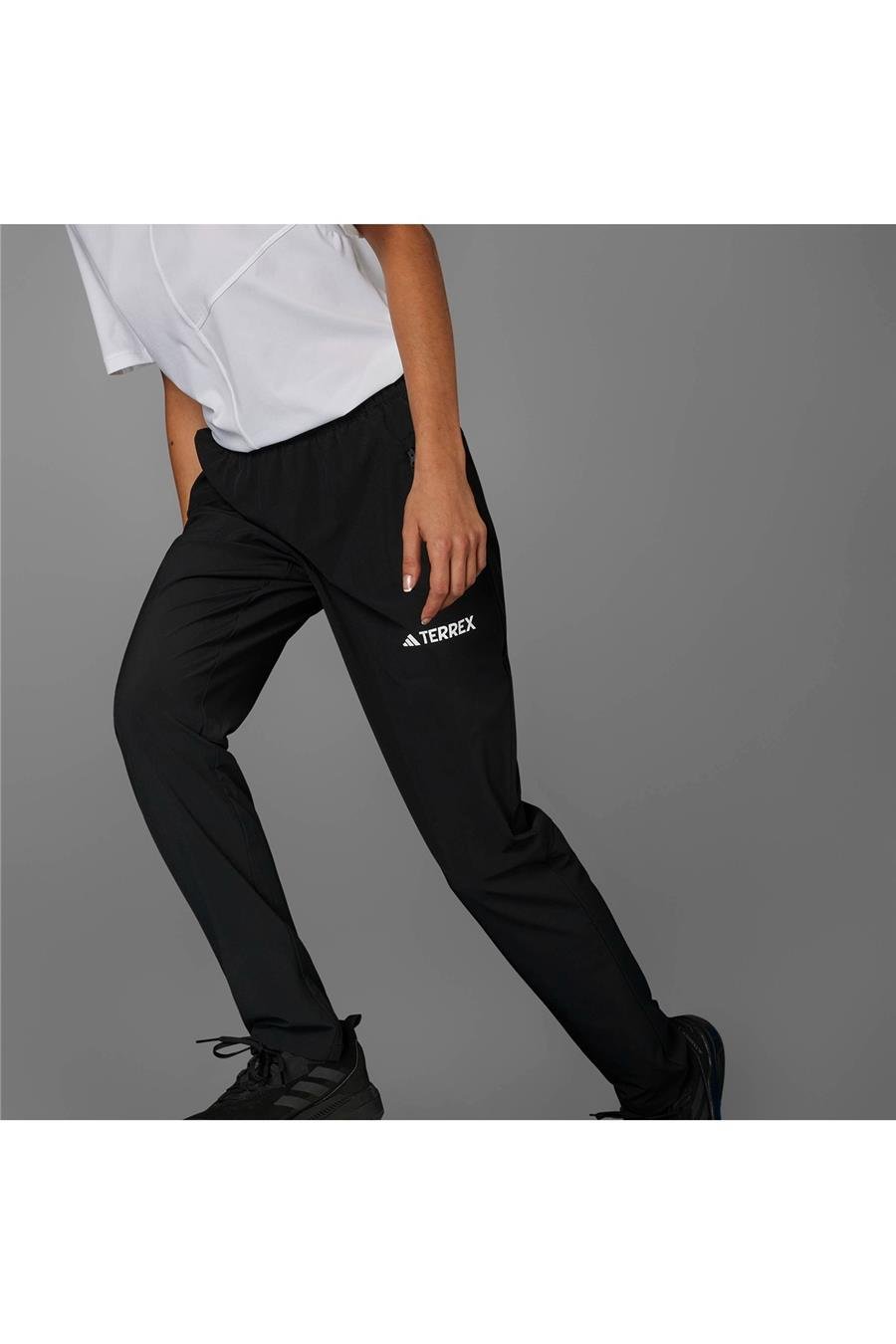 adidas  Kadın  Siyah  Eşofman Altı W MT ESS PANTS JP0806