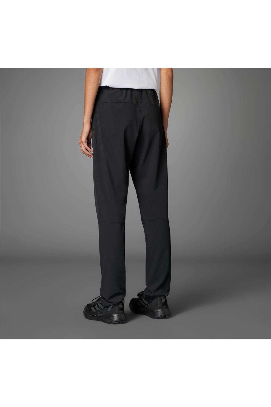 adidas  Kadın  Siyah  Eşofman Altı W MT ESS PANTS JP0806