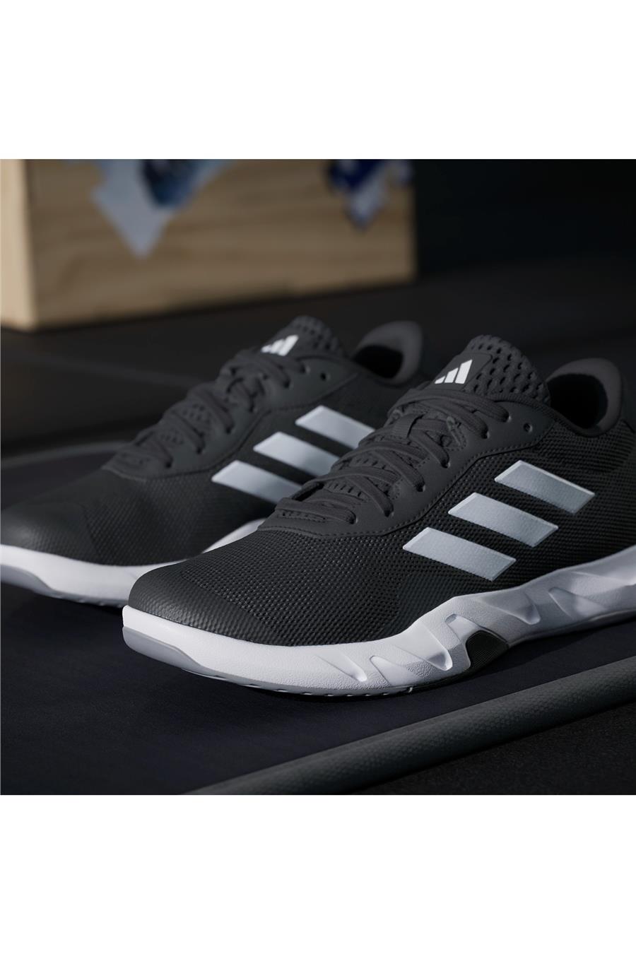 adidas Kadın  Siyah  Yürüyüş Ayakkabısı AMPLIMOVE TRAINER W IF0957