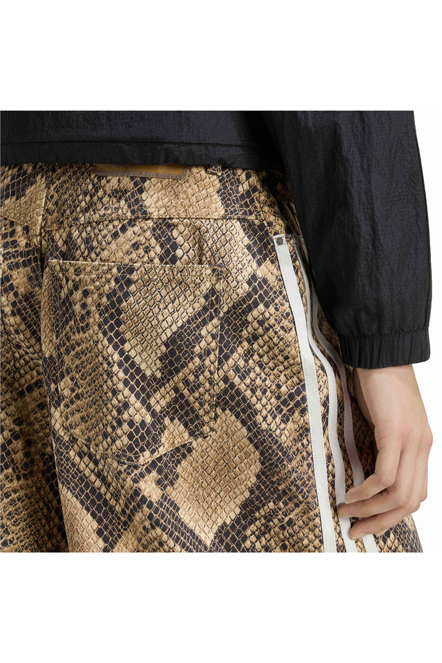 adidas Kadın Şort SNAKE PRINT DENIM BERMUDA SHORTS KX1899