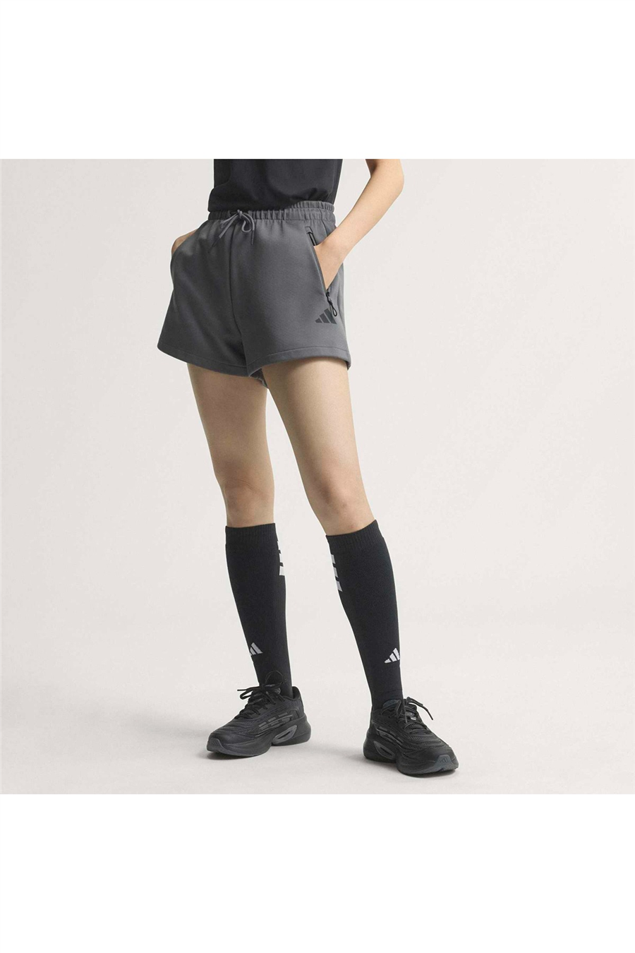 adidas Kadın Şort W Z.N.E.  SHORT KF6351