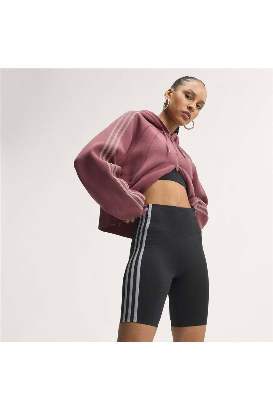 adidas Kadın Tayt ESSENTIALS 3 STRIPES SEAMLESS SHORTS 5 INCH KZ4126