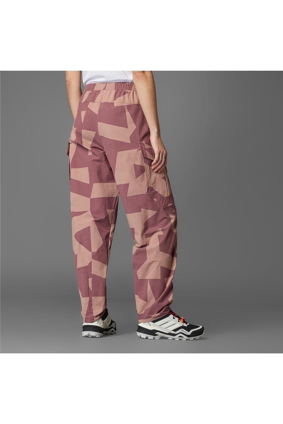 adidas Pembe  Kadın  Eşofman Altı W CARGO AOP P JE9430 Pembe  Kadın  Eşofman Altı W CARGO AOP P JE9430