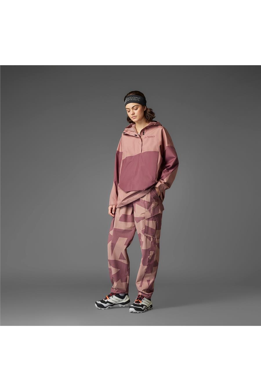 adidas Pembe  Kadın  Eşofman Altı W CARGO AOP P JE9430 Pembe  Kadın  Eşofman Altı W CARGO AOP P JE9430