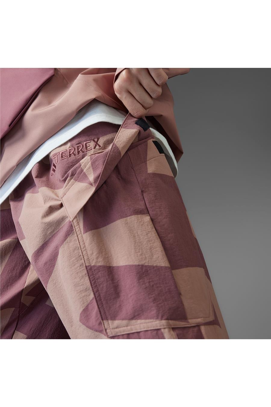 adidas Pembe  Kadın  Eşofman Altı W CARGO AOP P JE9430 Pembe  Kadın  Eşofman Altı W CARGO AOP P JE9430