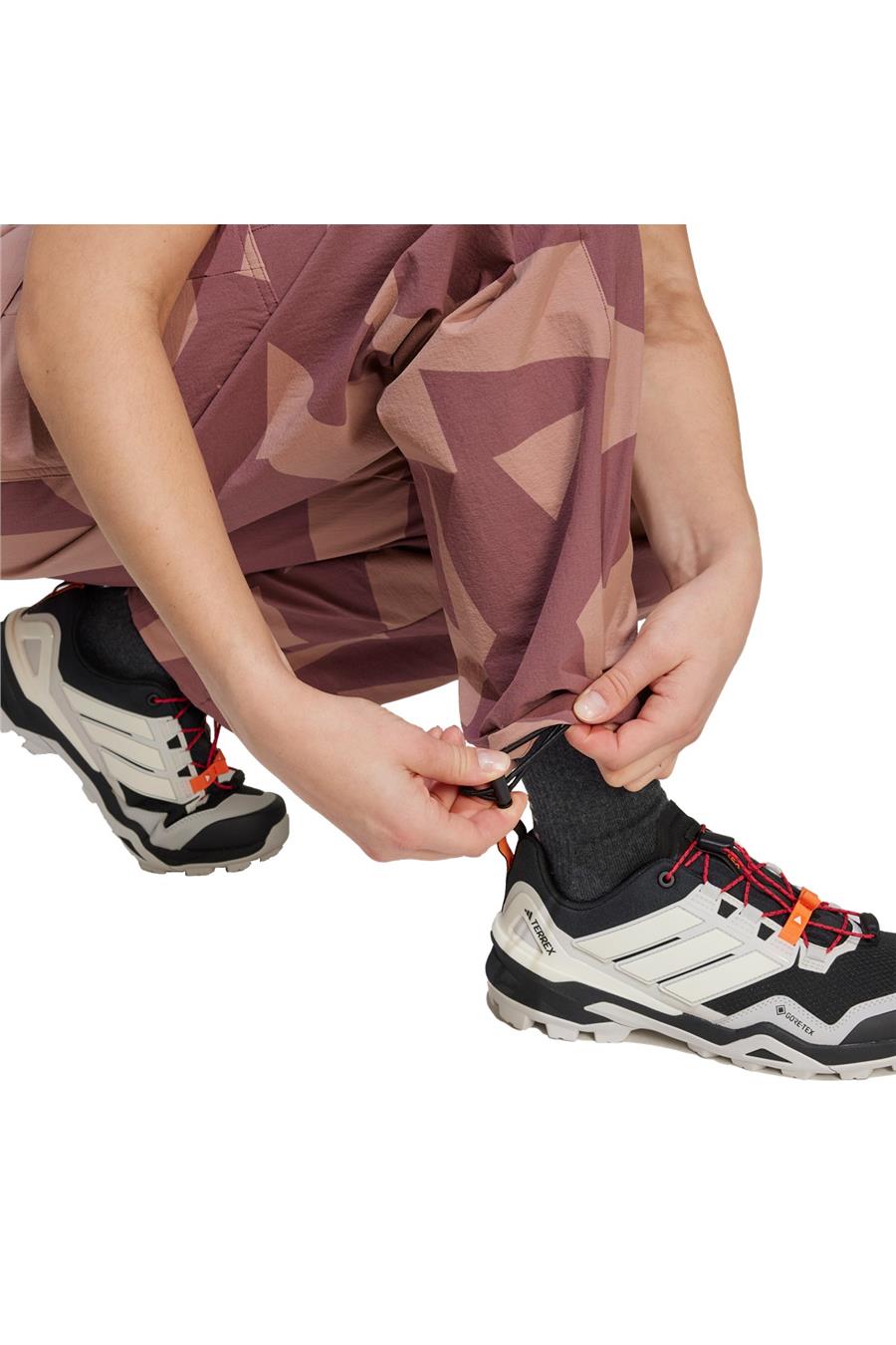 adidas Pembe  Kadın  Eşofman Altı W CARGO AOP P JE9430 Pembe  Kadın  Eşofman Altı W CARGO AOP P JE9430